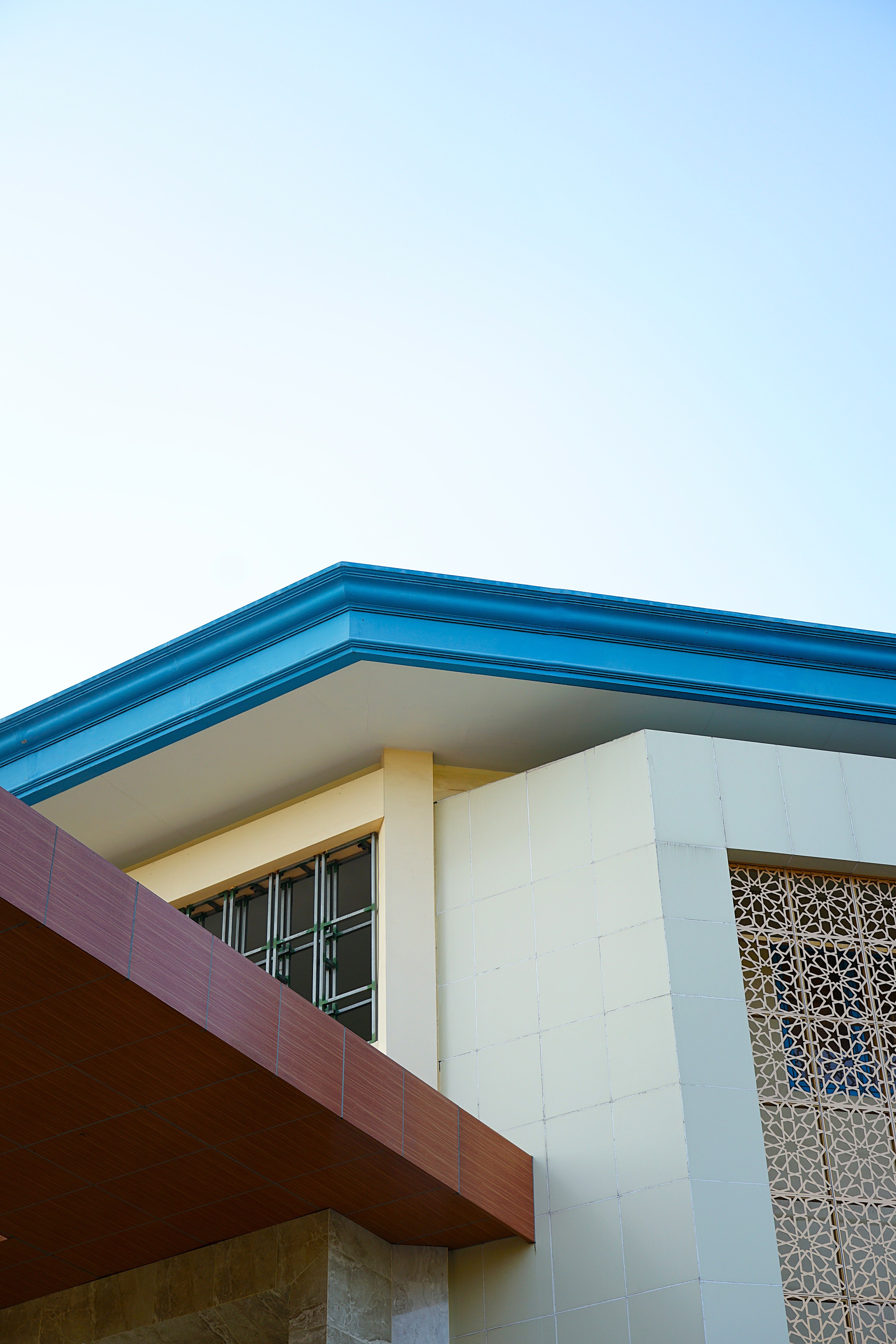 Elegant modern mosque architecture with geometric patterns in East Java. - Fotografer Sidoarjo