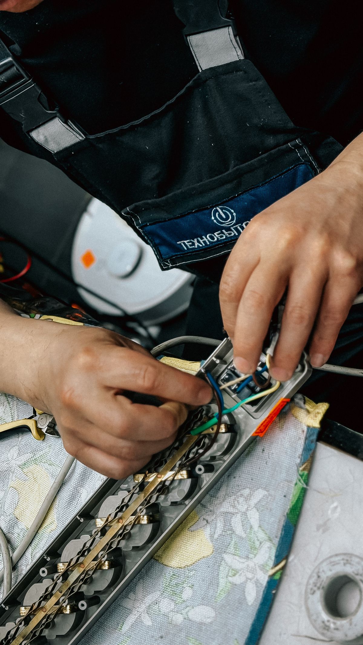 Licensed electrician performing electrical work in Olympia, WA - Le Bros Construction