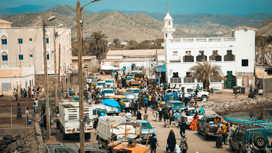 A vibrant street scene in Tadjoura, Djibouti, showcasing local culture amidst a busy market day.