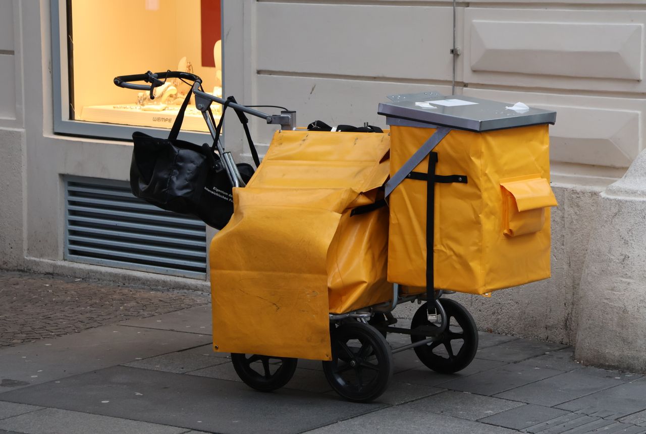 Flat & apartment removals Manningtree — removals work in progress