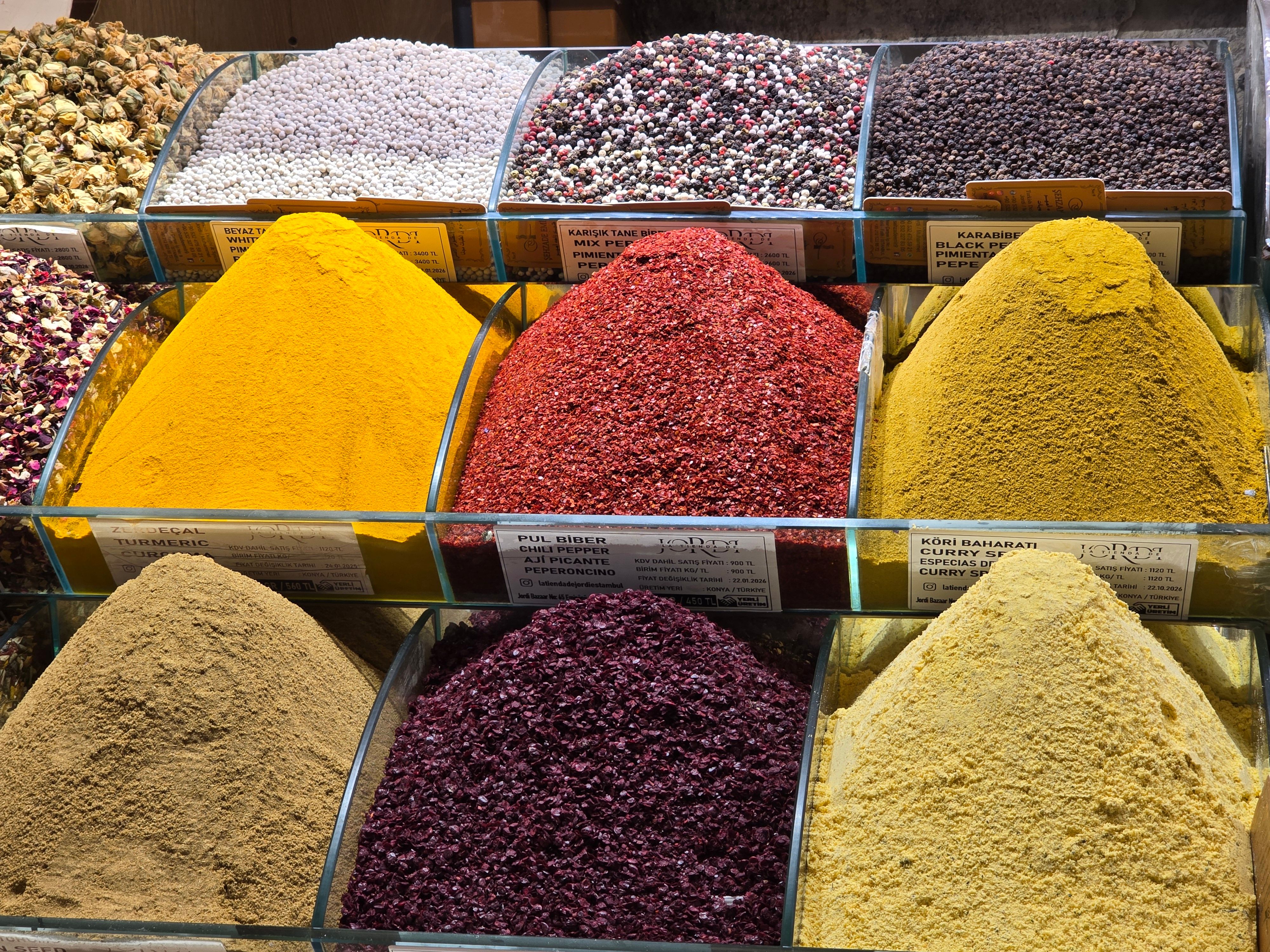 Libanoni fattoush saláta – ropogós pitás zöldsaláta receptje – sumac spice middle eastern red powder