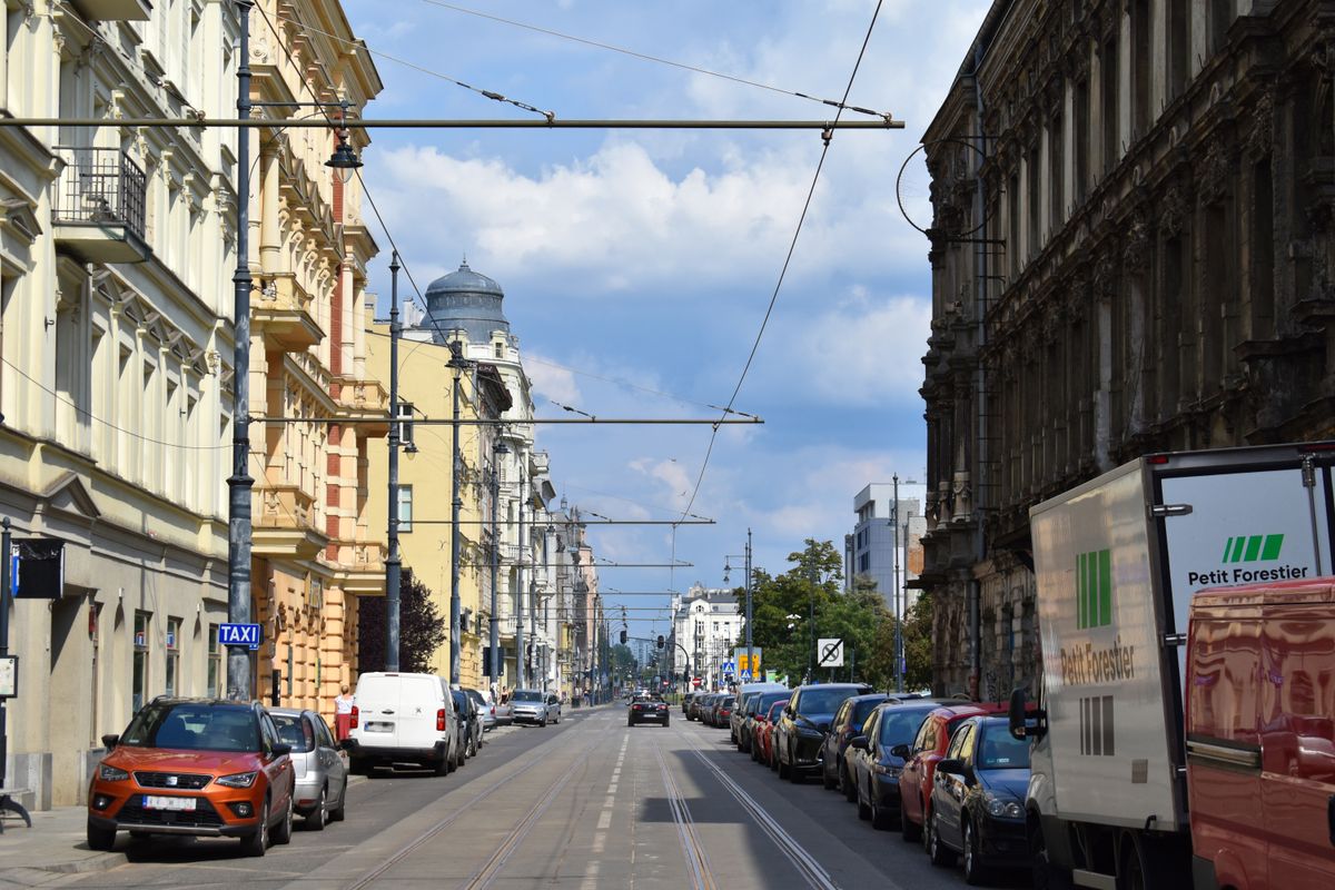 Ruch miejski w Polsce na drodze w obszarze zabudowanym