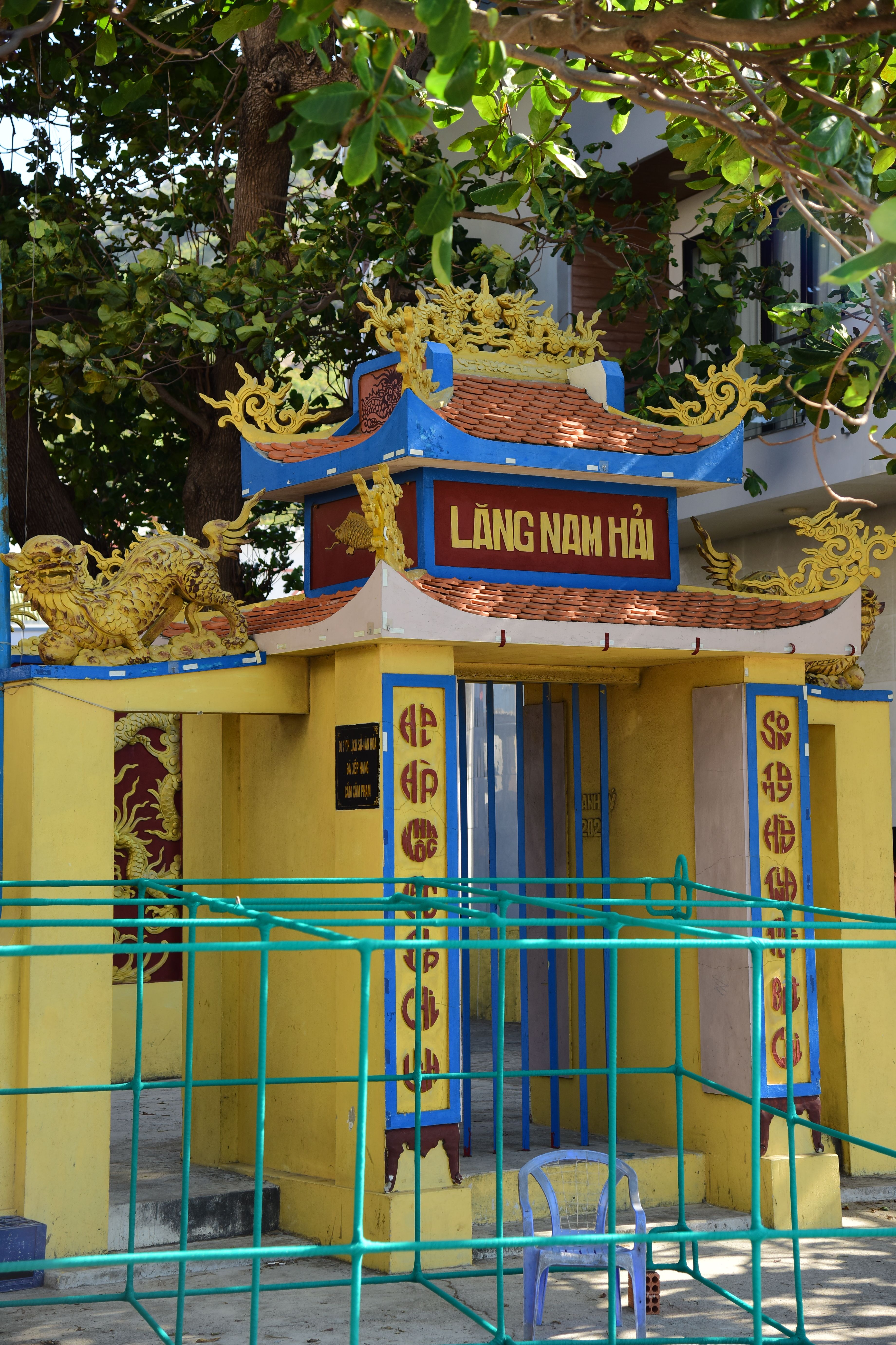 Vibrant Vietnamese pagoda entrance with traditional architecture and dragon motifs.