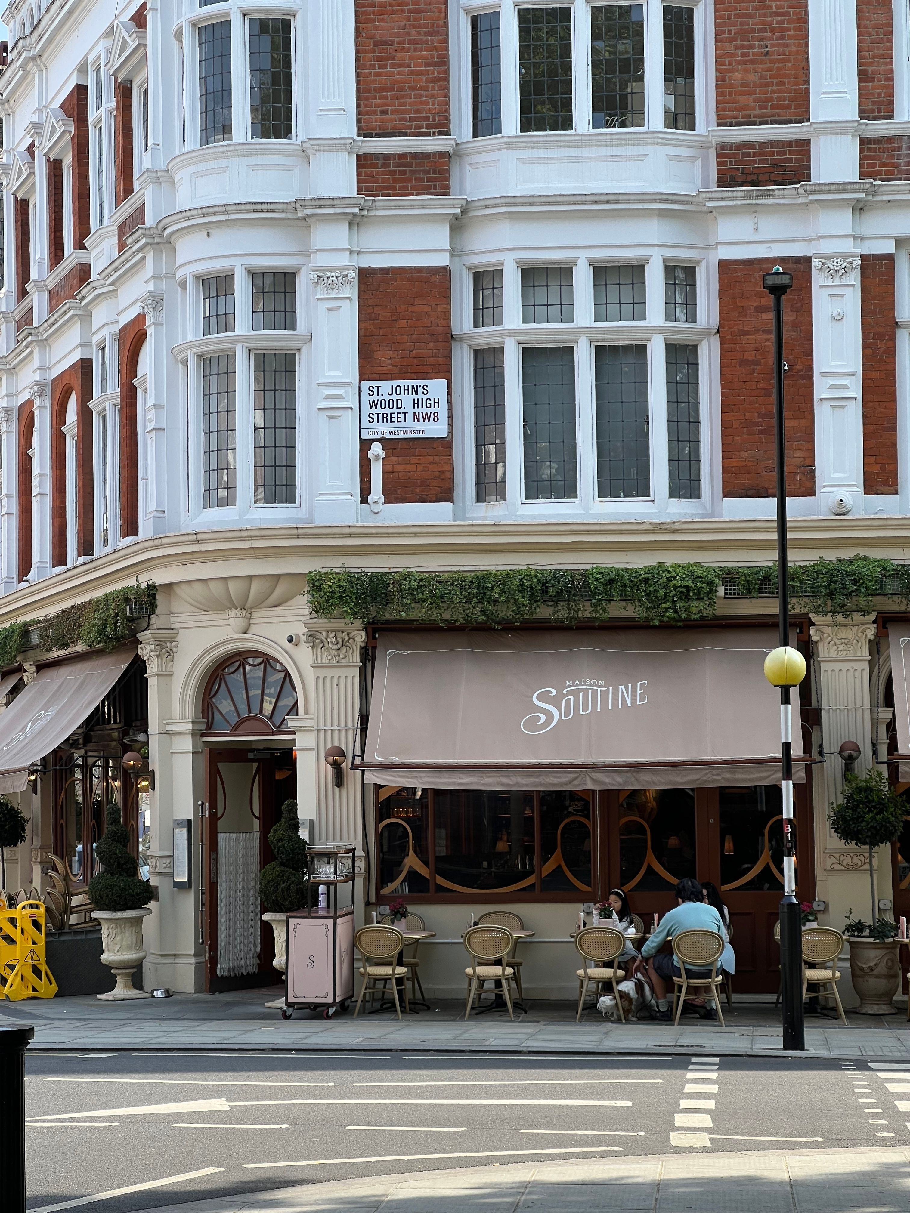 Outdoor Cafe Scene at Soutine Restaurant, London · Free Stock Photo