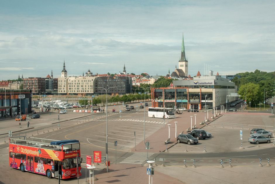 Various prepaid SIM card packages from Telia, Elisa, and Tele2 in Estonia