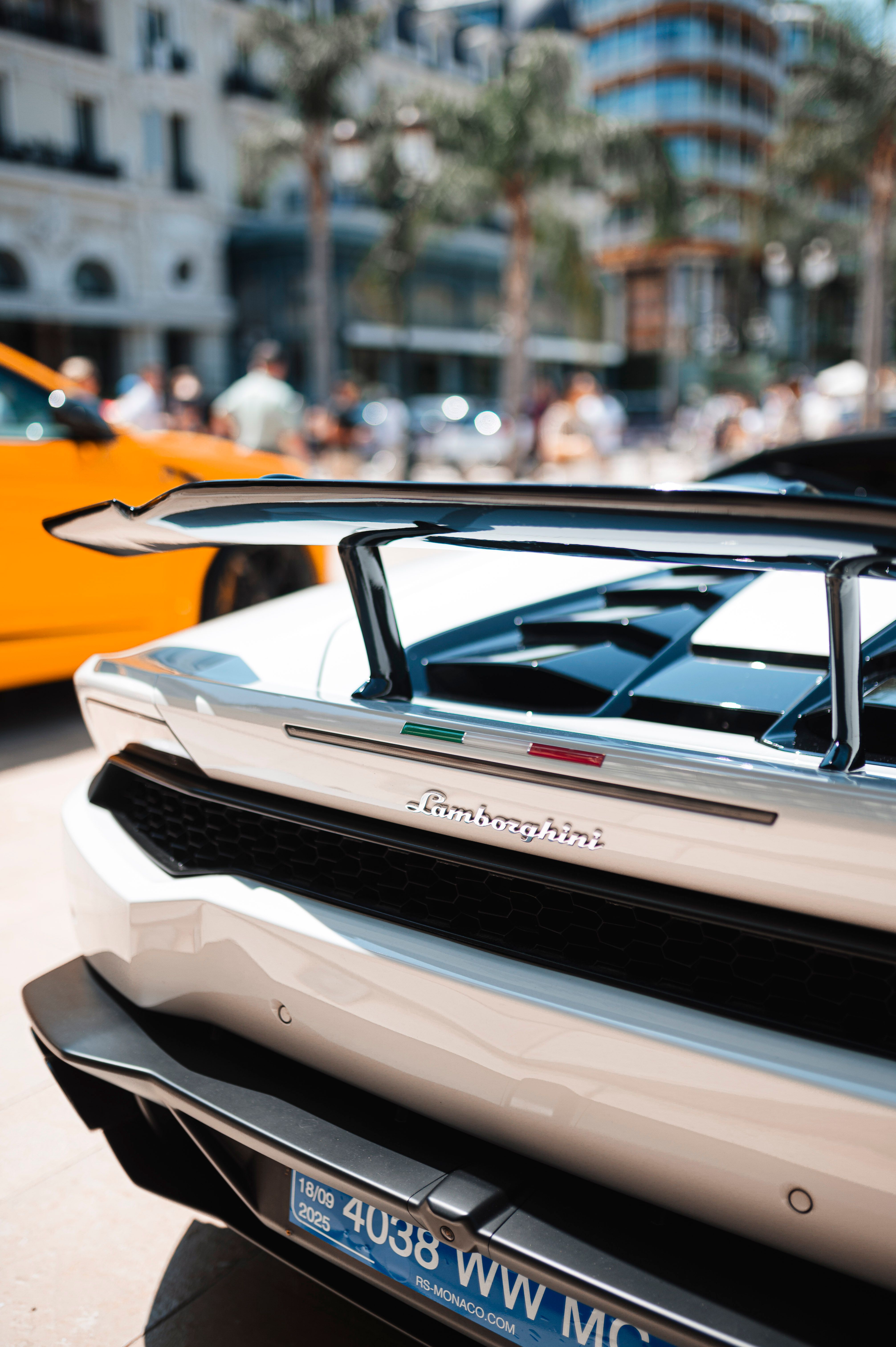 A Close-Up Shot of a Blue Lamborghini Huracan · Free Stock Photo