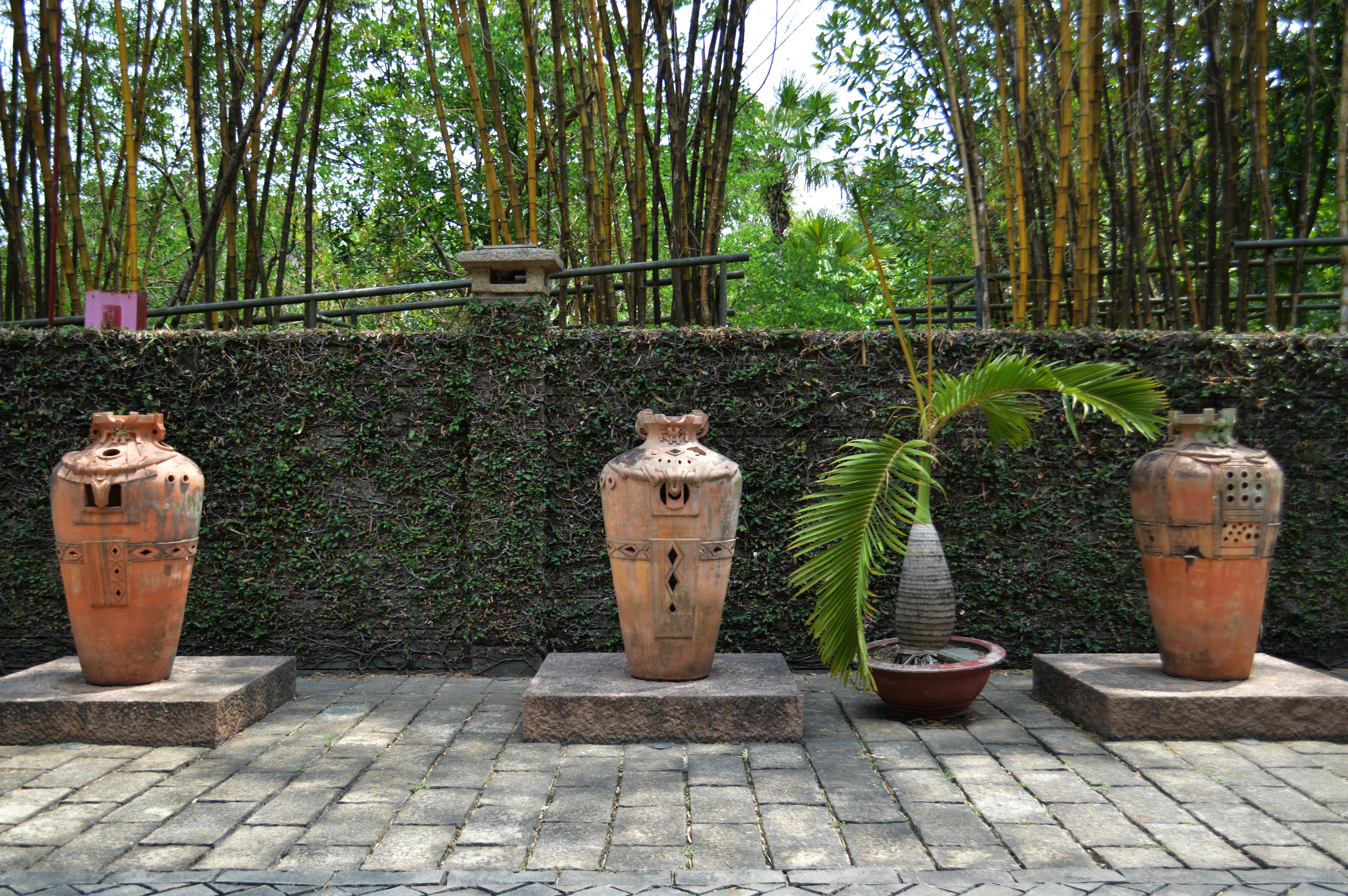 Outdoor Display of Terracotta Pots in Garden Setting · Free Stock Photo
