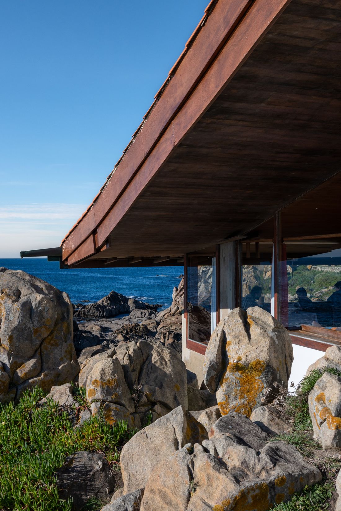 Casa contemporânea próxima ao mar e ao horizonte