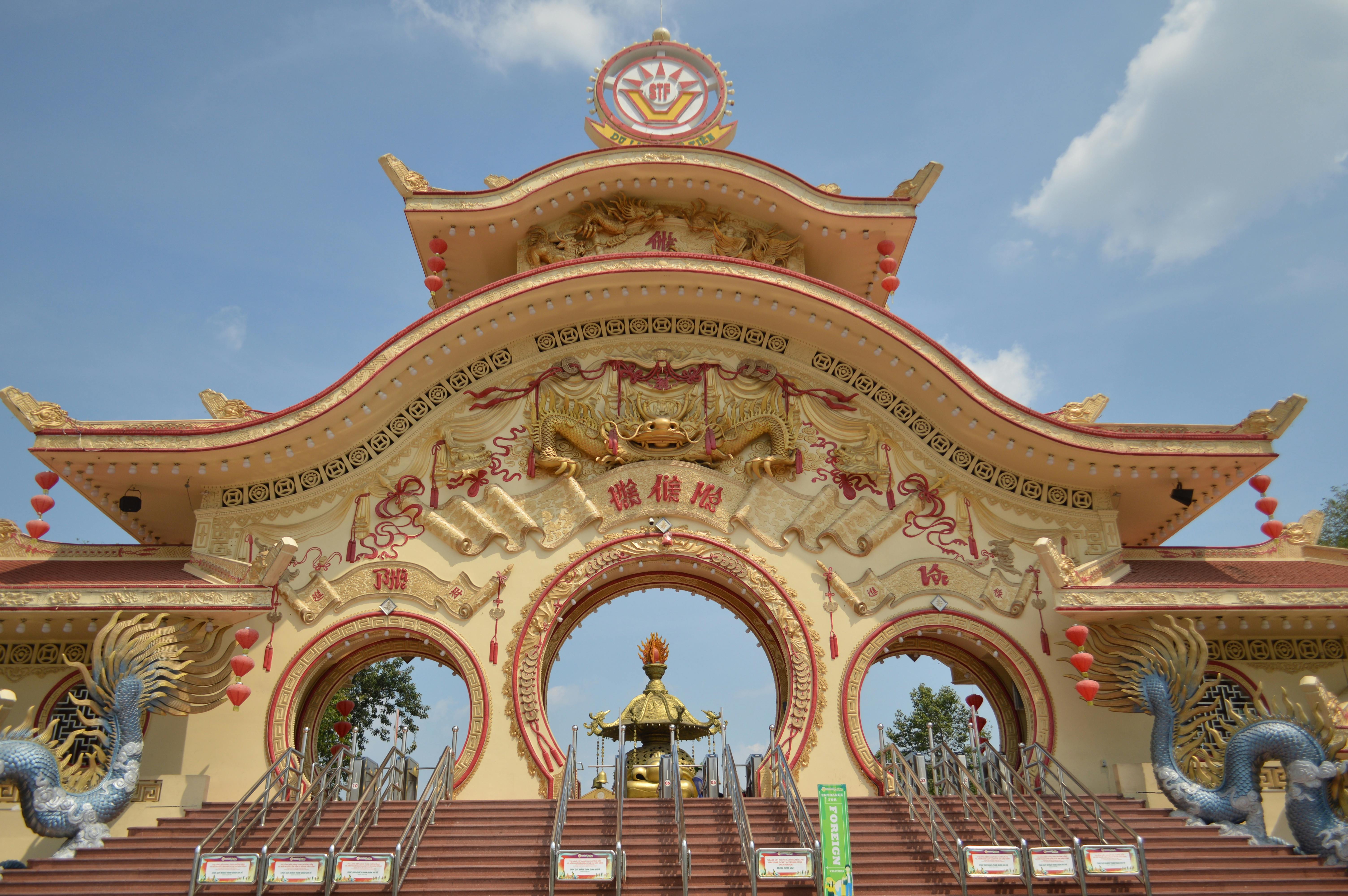 A beautifully ornate Chinese temple with vibrant dragon sculptures and intricate architectural design.