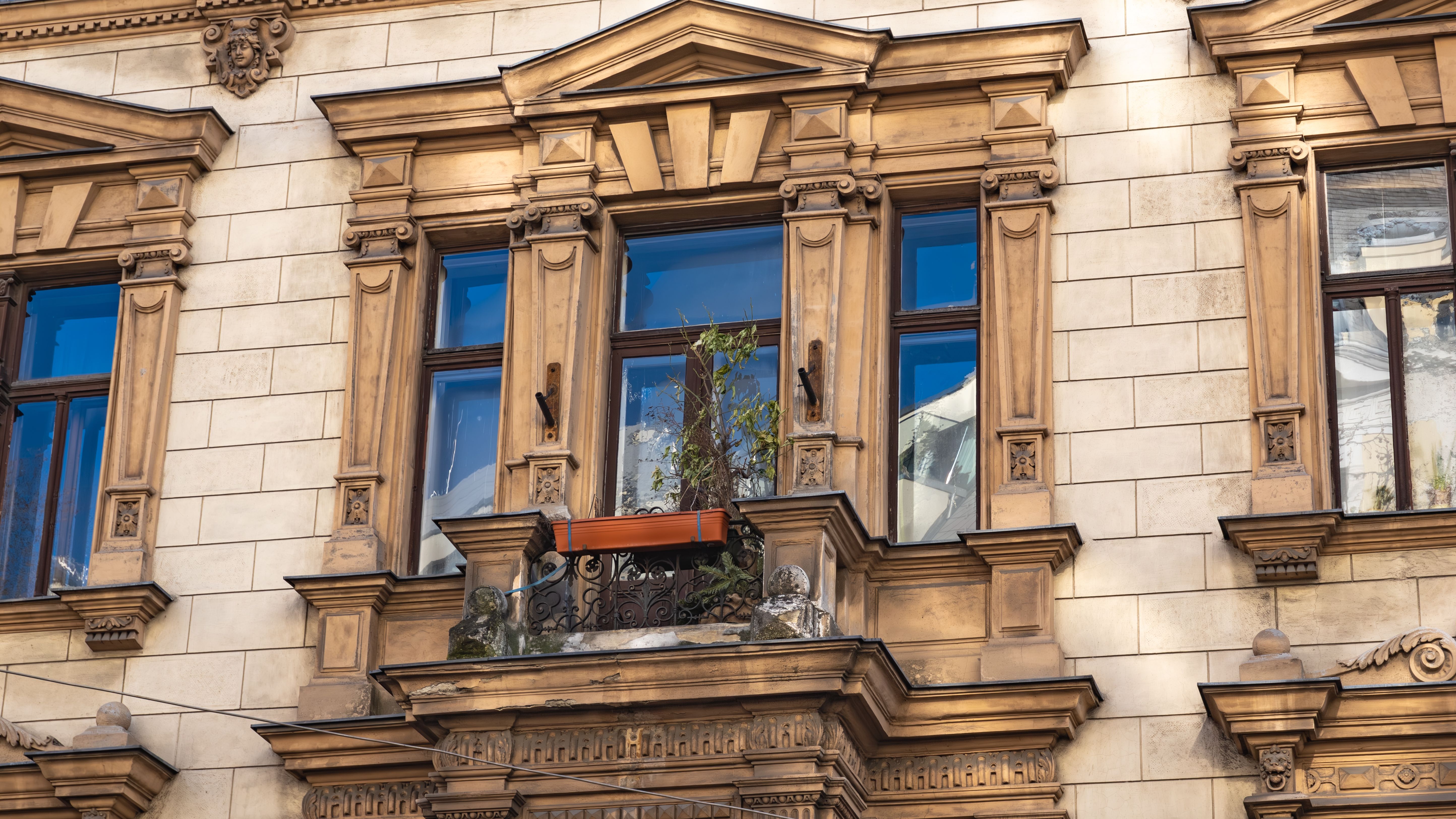 Historische Fassade eines Wiener Altbaus