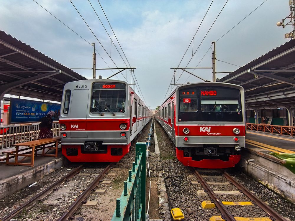 Train Kmi KAI Commuter Trains at Jakarta Station · Free Stock Photo