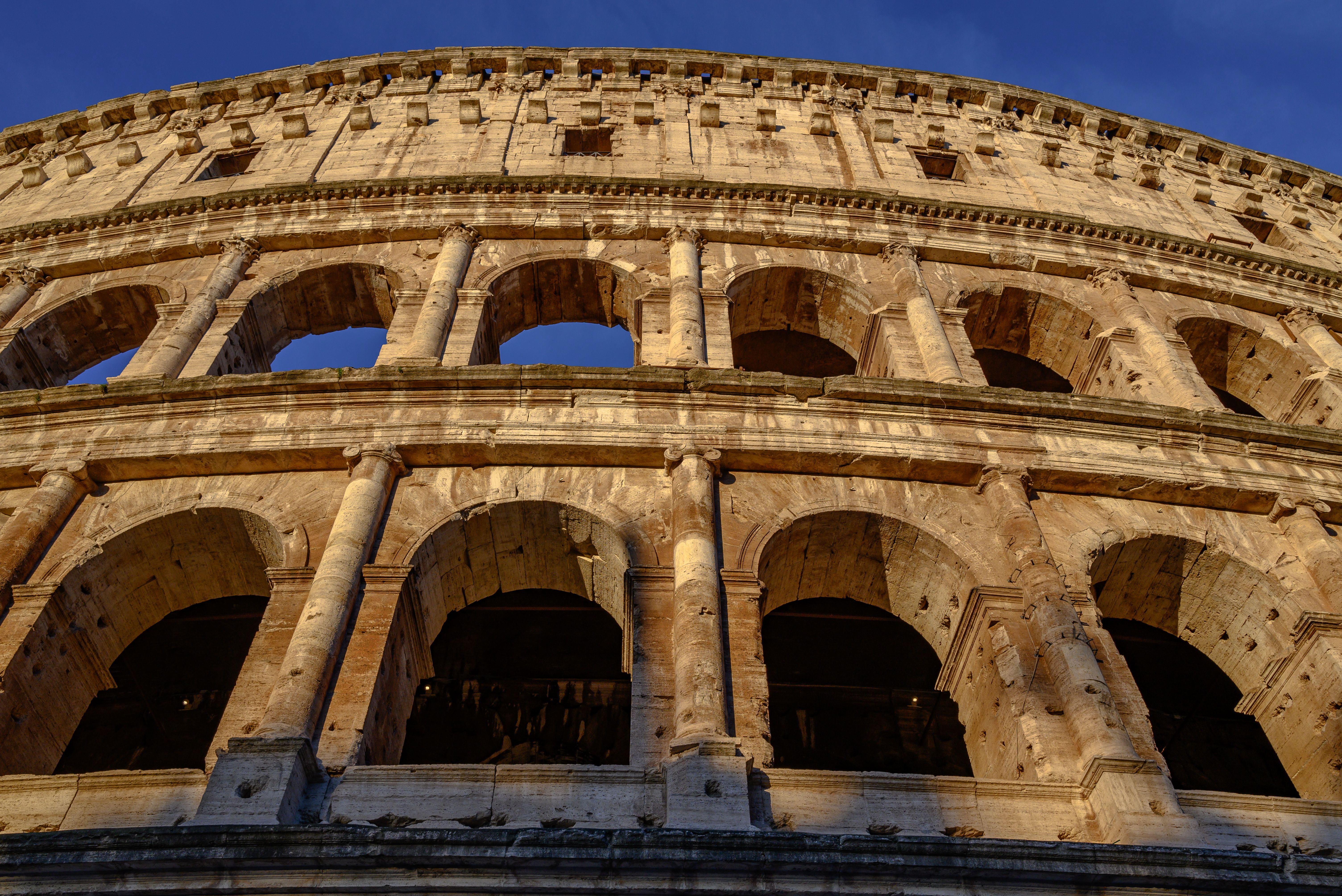 Gratuit Vedere în prim-plan a Colosseumului din Roma la apus, care prezintă arhitectura sa antică. Fotografie de stoc