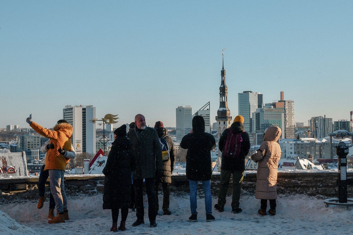 Visitors at the railing of the Kohtuotsa viewpoint in Tallinn