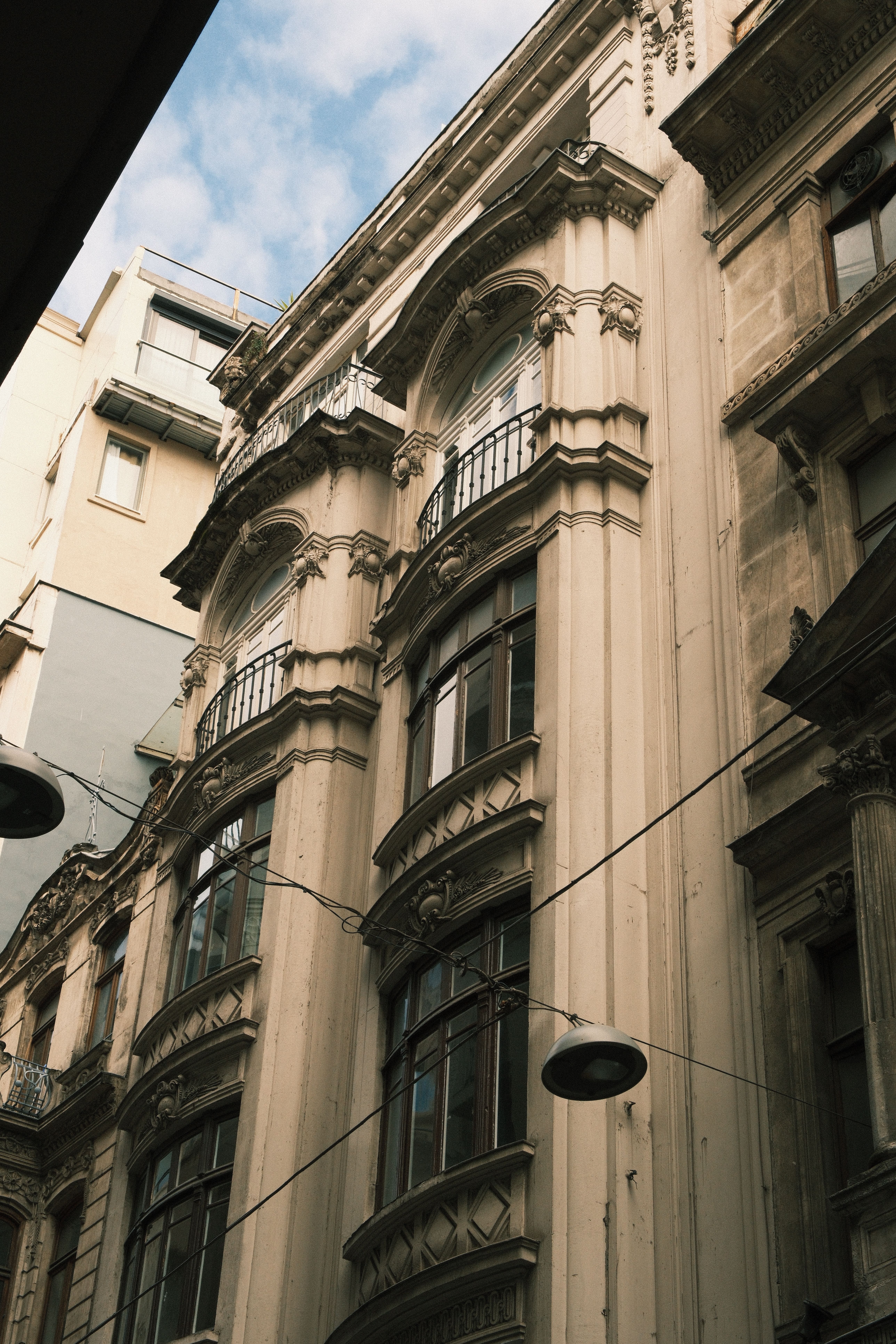 Historic European Architecture with Ornate Facade · Free Stock Photo