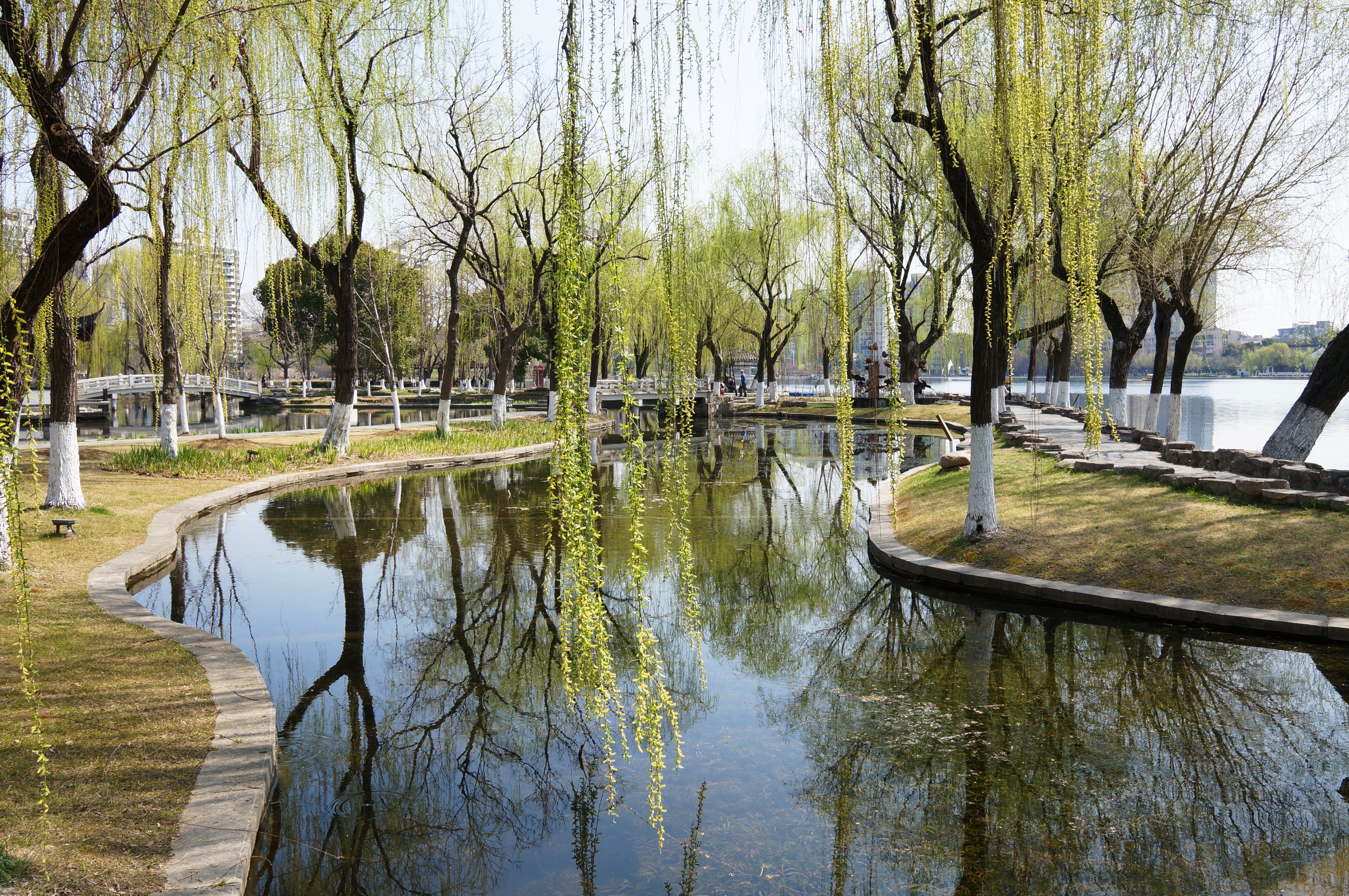 Kaifeng — Judge Bao's Inkstone Lake (包公湖)