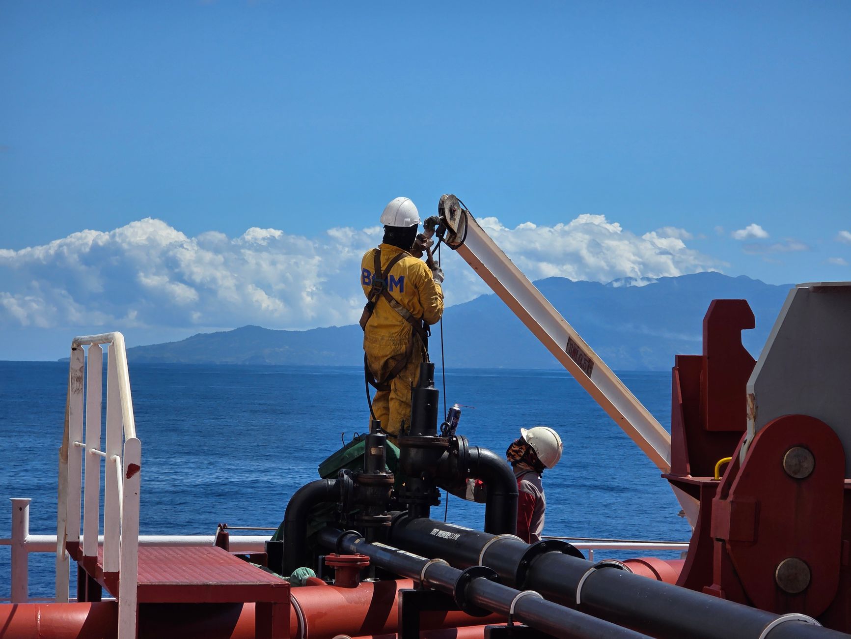 Crude rallies 2.7% on Iran tensions; Gold retreats as geopolitical premium priced in