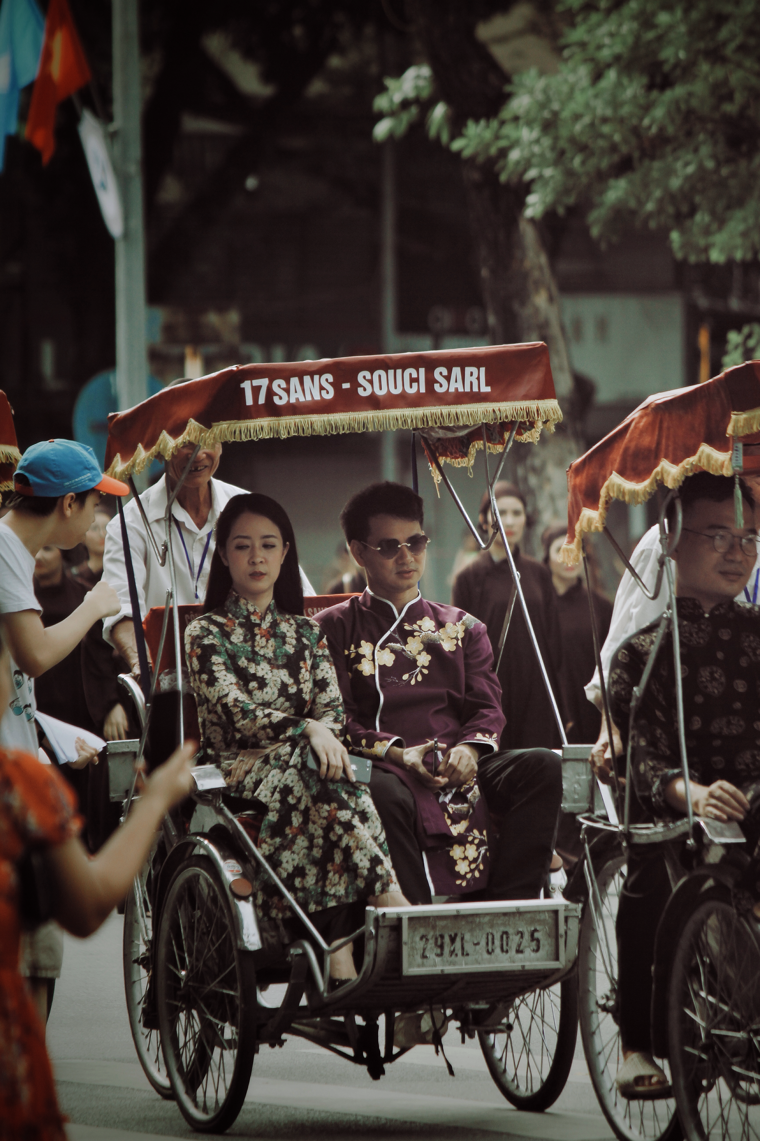Traditional Rickshaw Taxi in Bustling City · Free Stock Photo