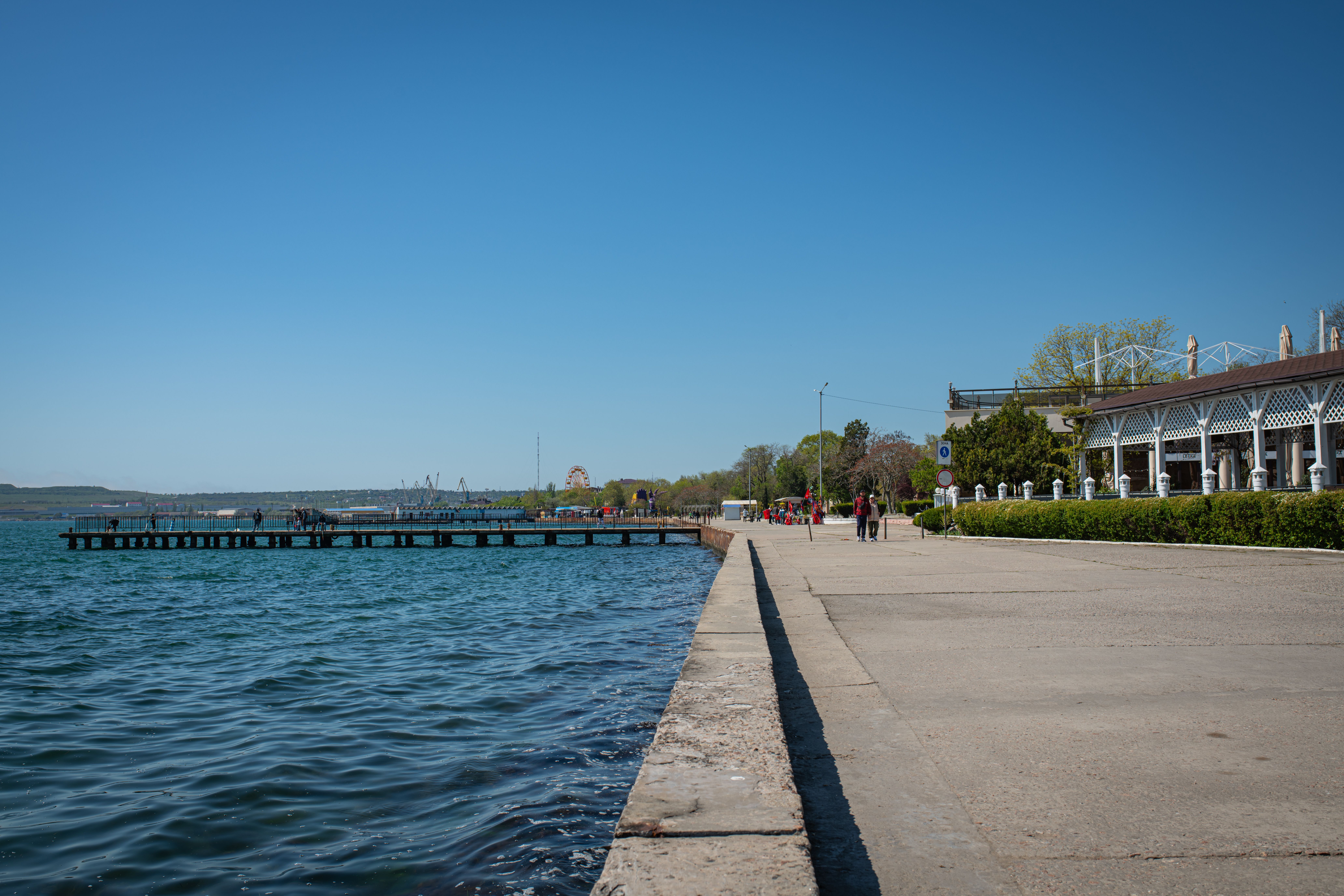 Calm waters and clear skies at a Kerch seaside promenade, ideal for a scenic stroll. — Trójmiasto
