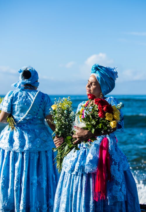 Kostnadsfri bild av afrikansk amerikan kvinna, blå himmel, blå klänning