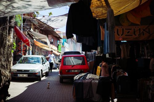 Free A lively street bazaar scene with cars and people in Ankara, Türkiye. Stock Photo