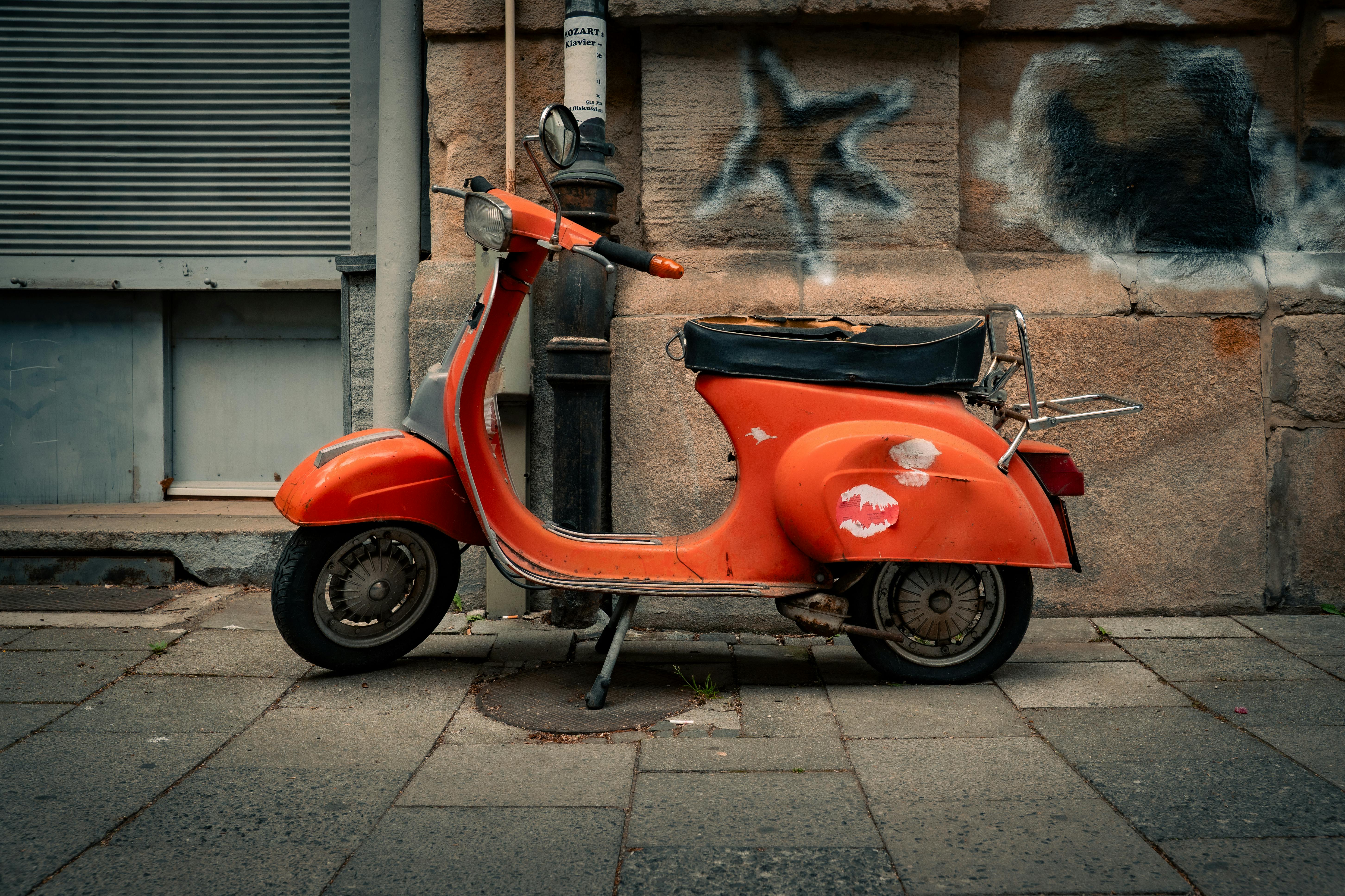 ContiScoot: over 30 Tire Sizes for Urban Mobility and Everyday Commuting — Photo by Matthias  Köhler on Pexels