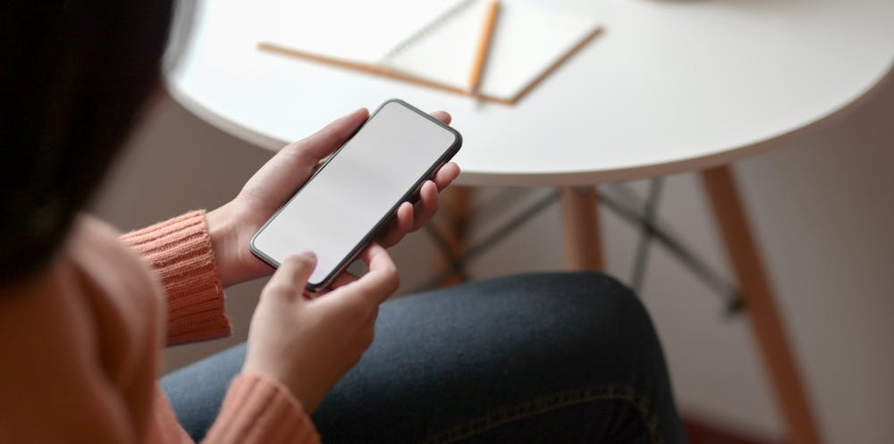 Girl with Cell Phone @pexels