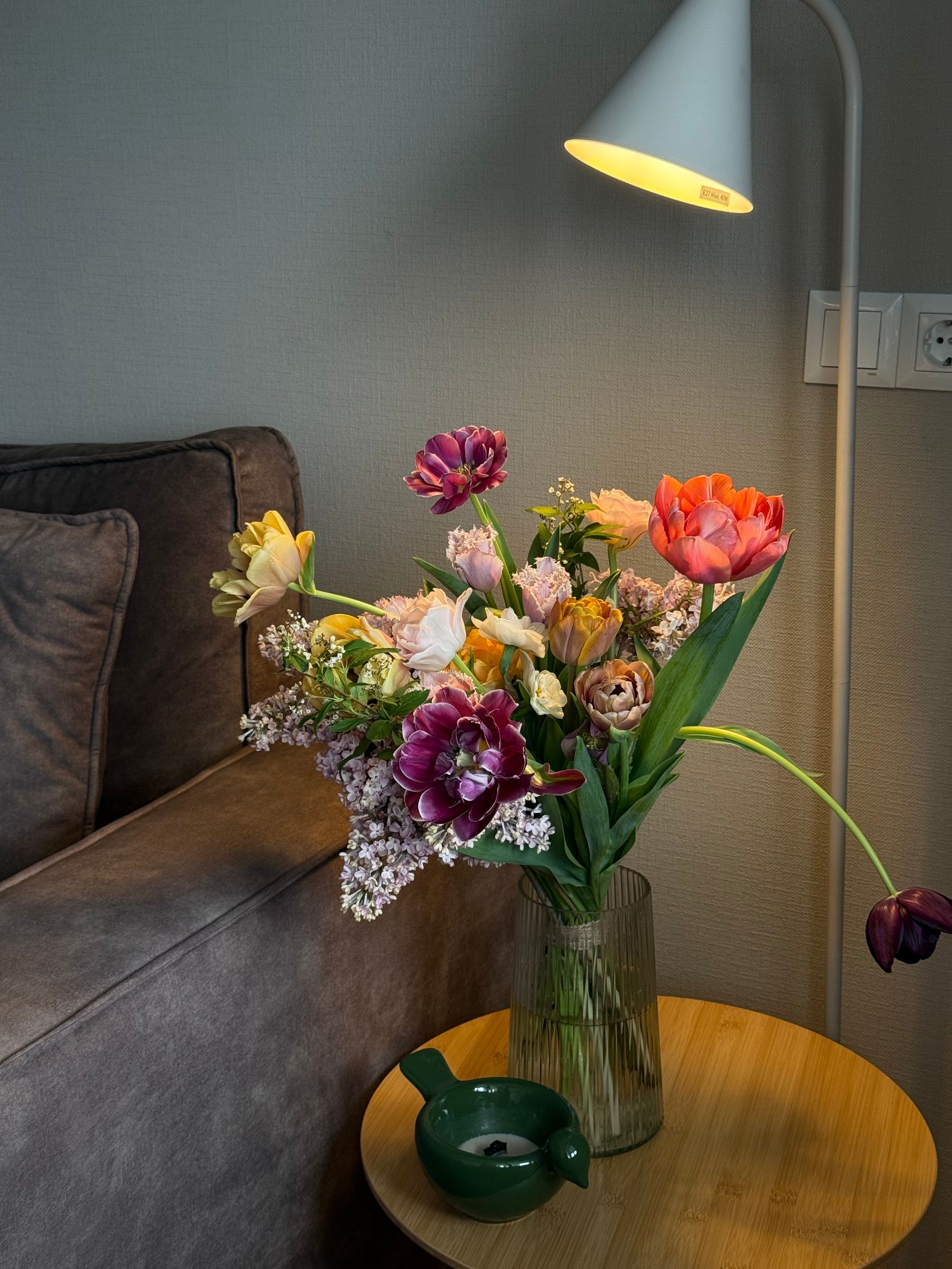 Bright living room with colorful spring flowers, natural light and a calm seasonal refresh