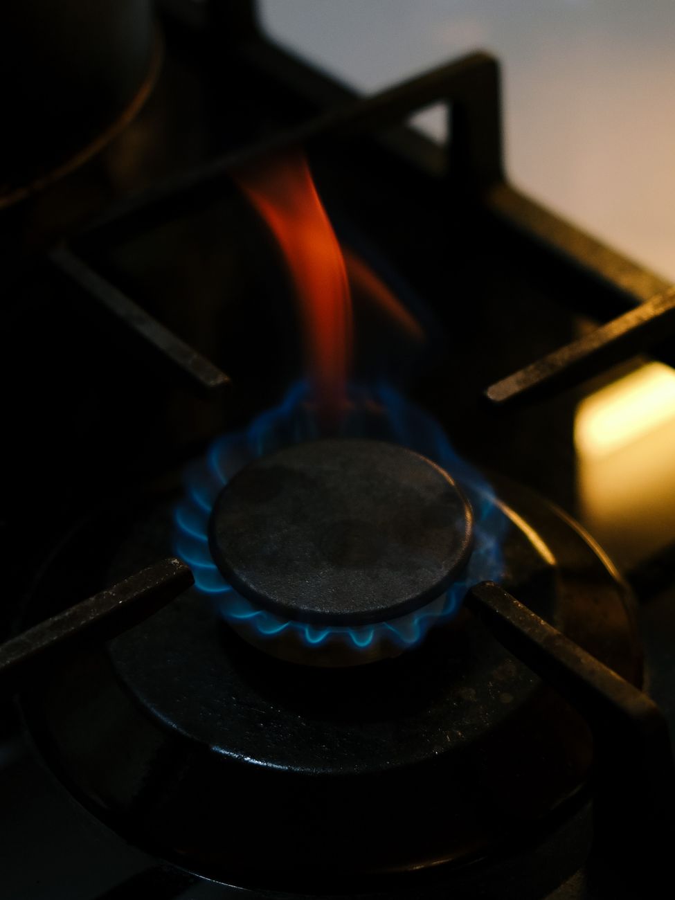 UK Inflation Rises to 2.9% on Gas Costs