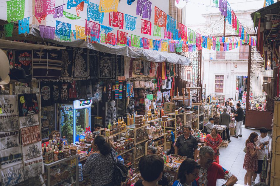 Colorful market scene in Guanajuato, showcasing traditional Mexican crafts and lively atmosphere.