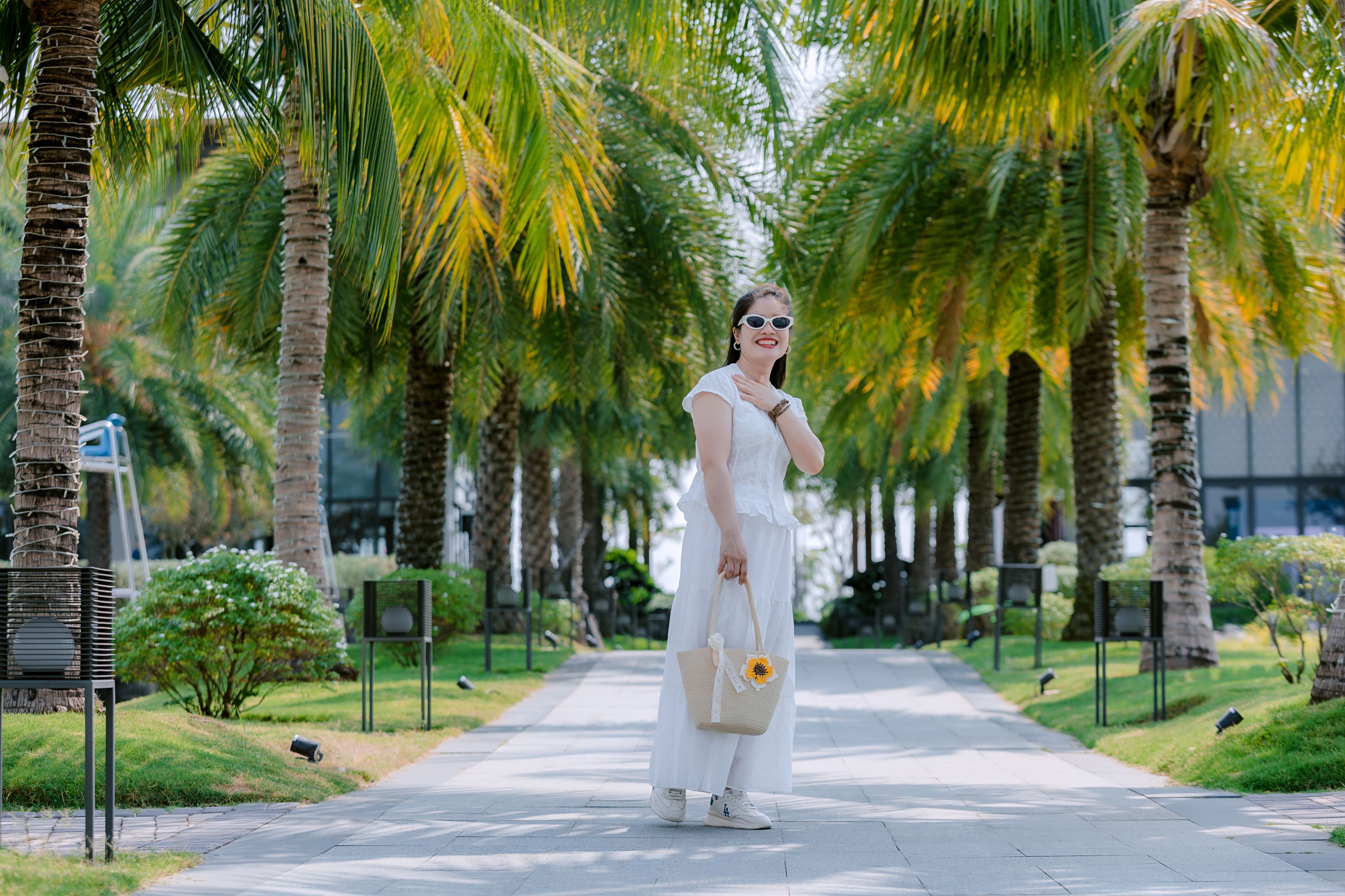 Discover Baggallini's Stylish Anti-Theft Travel Bags Designed for Solo Women Travelers — Photo by 🇻🇳🇻🇳Nguyễn Tiến Thịnh �