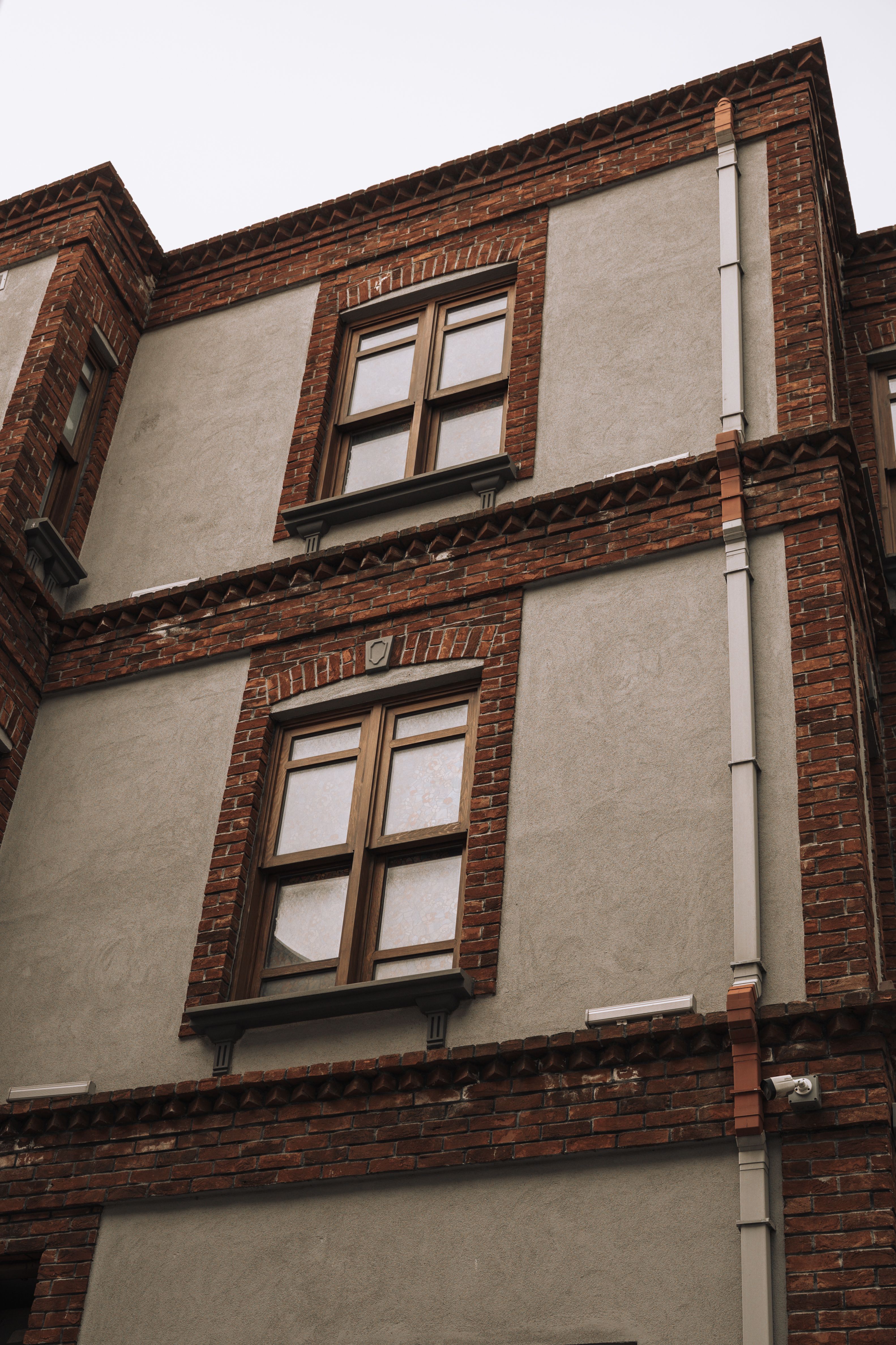 Vintage Brick Building with Decorative Windows · Free Stock Photo