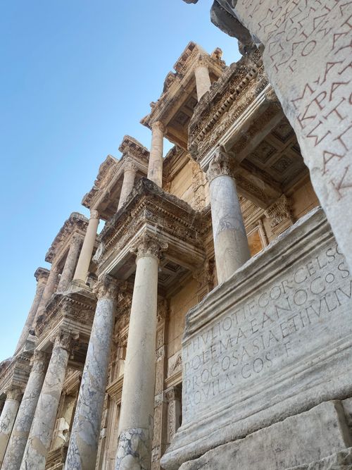 Free Angled view of the Celsus Library's ancient architecture against a clear sky in Ephesus, Turkey. Stock Photo