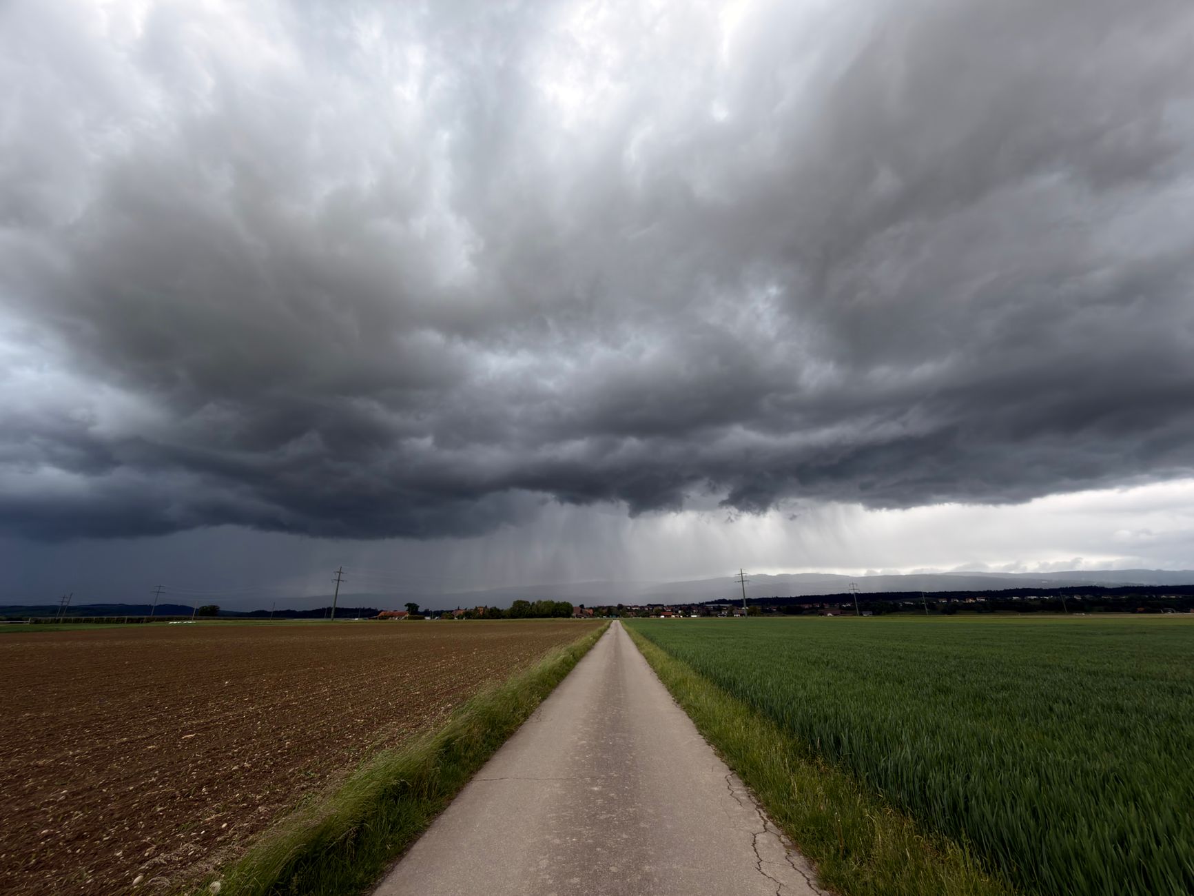 Plus de pluie et d'orages en route vers le Portugal : septembre pourrait devenir plus pluvieux à partir de ce jour et ces régions seront les plus touchées