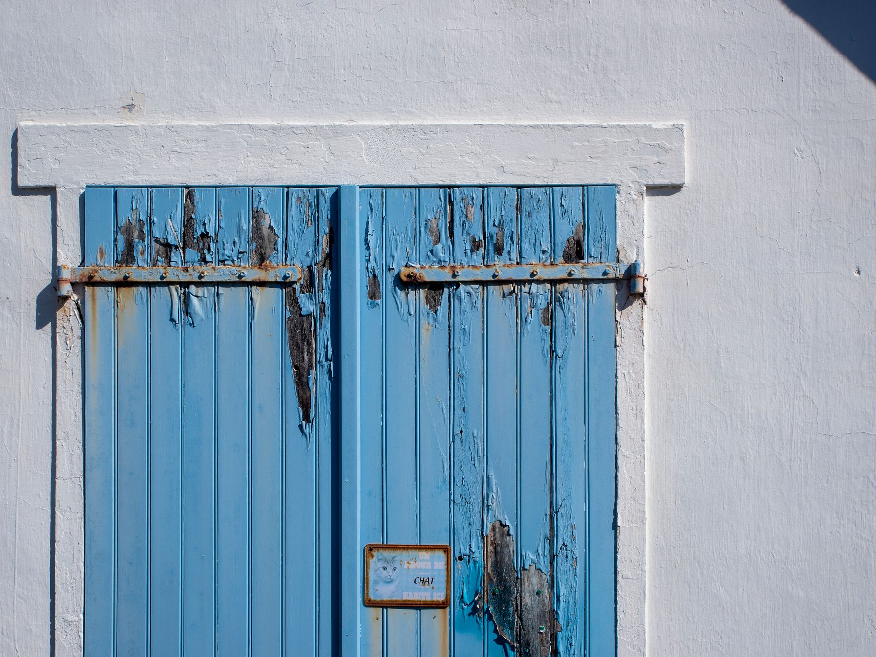 House Painting in Ruislip — clean edges cut in around trim and sockets