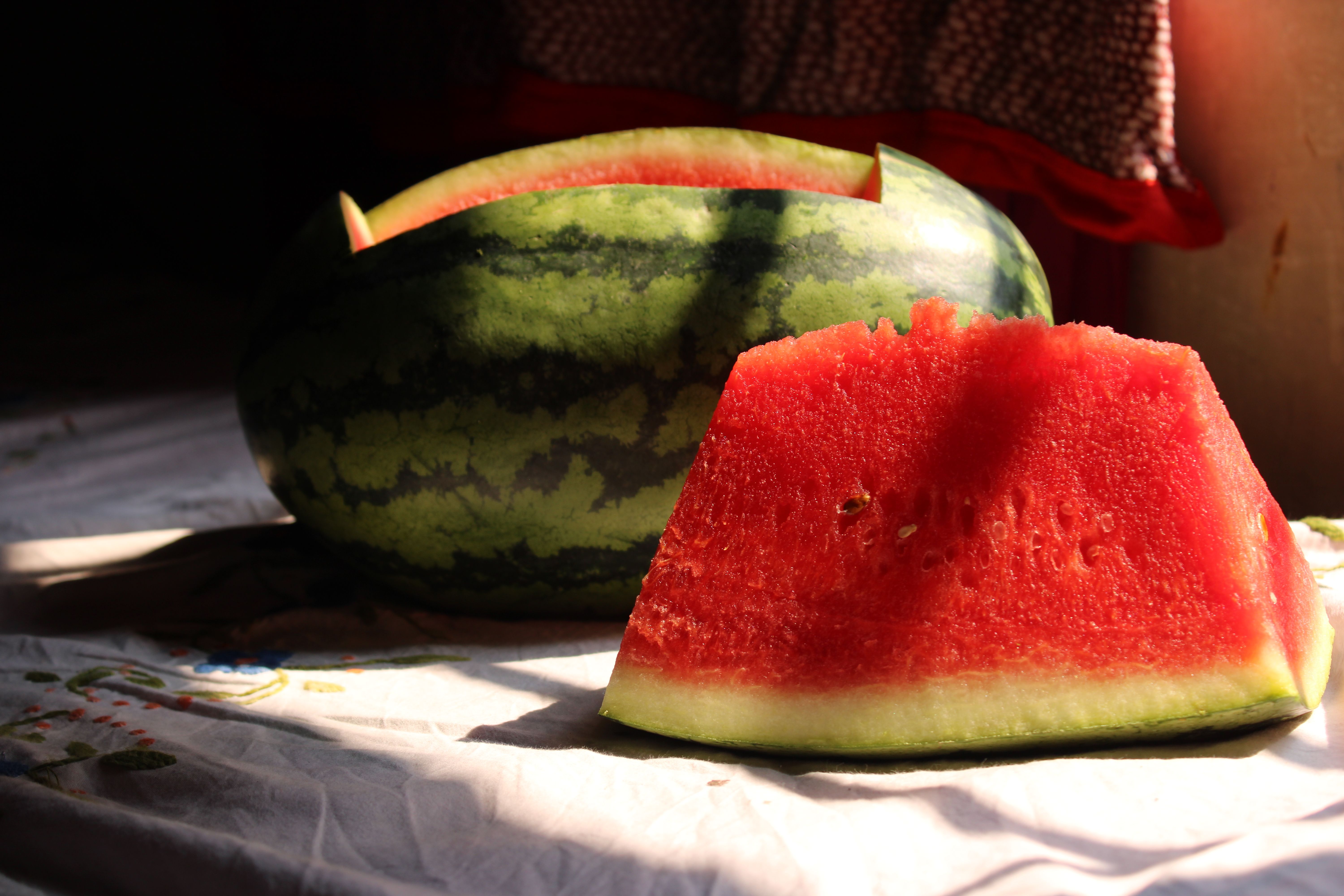 The Viral Watermelon Trick: Internet Sensation or Kitchen Catastrophe?