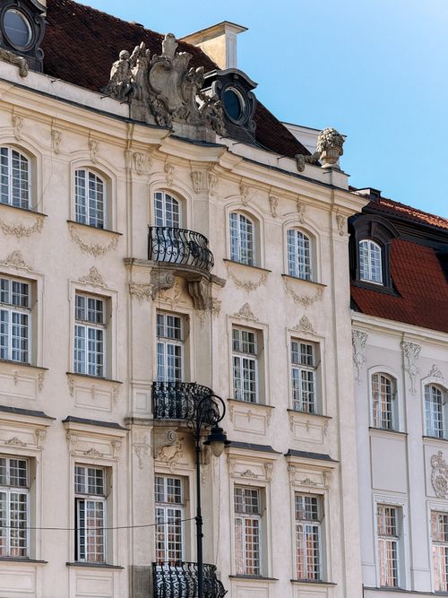 Free Detailed view of historic Baroque architecture with ornate balconies in Warsaw, Poland. Stock Photo