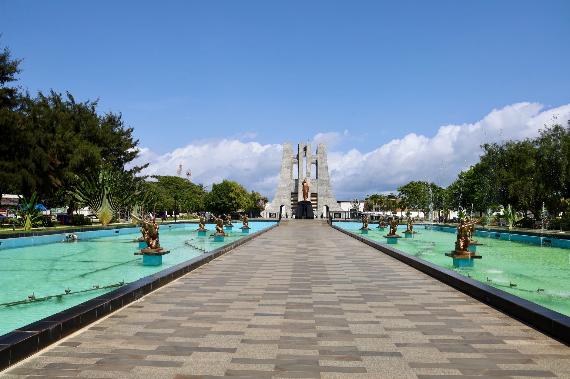 Idyllic view of the Kwame Nkrumah Memorial Park with statues and fountains under a clear blue sky in Accra, Ghana.. Photo by Ana Kenk on Pexels