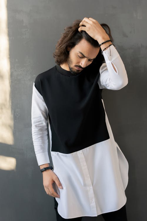 Foto Del Hombre Vestido Con Camisa Blanca De Manga Larga