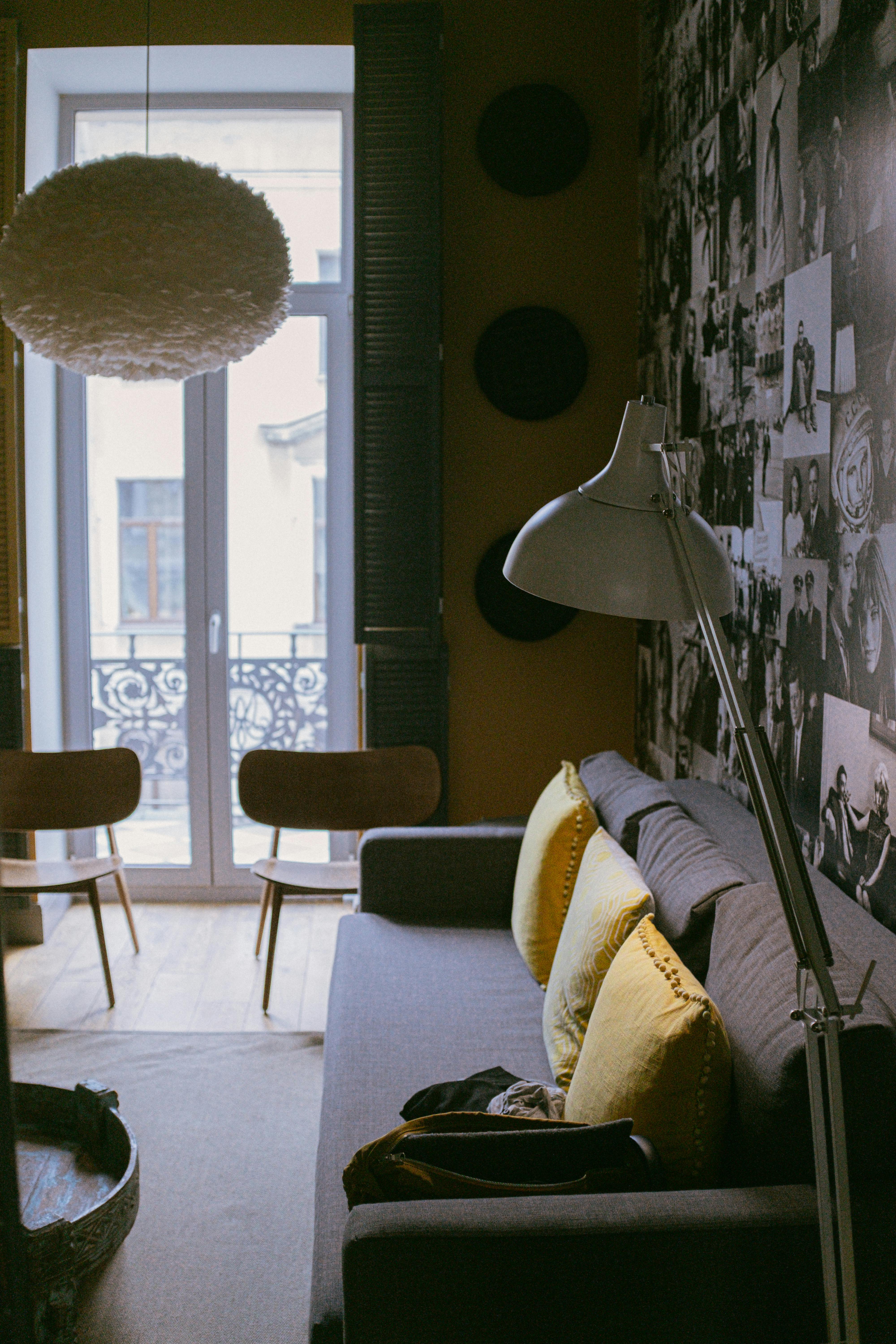 Free Warm living room featuring modern design with sofa, lamp, and decorative elements. Stock Photo