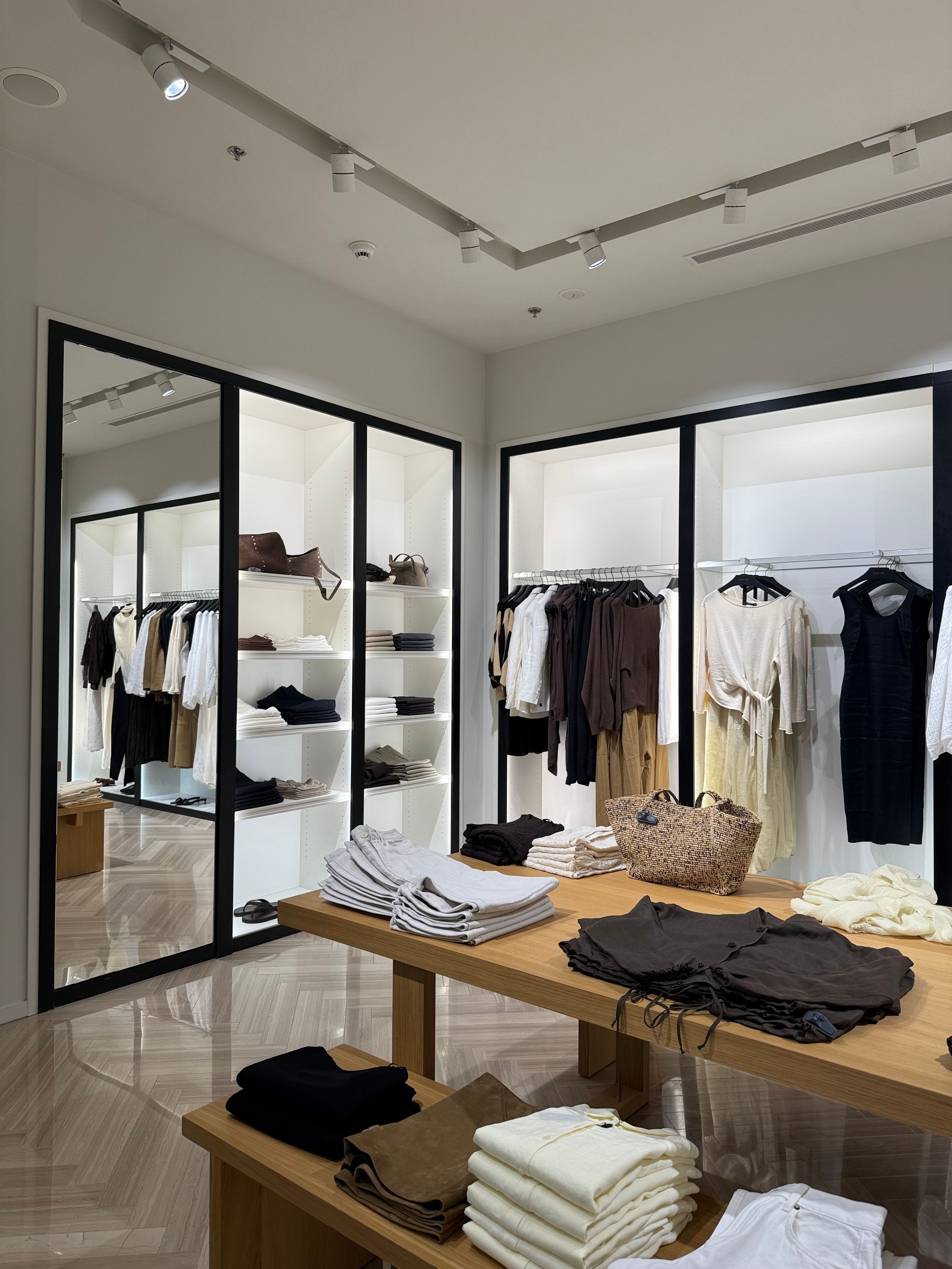 CONSUMER & LIFESTYLE