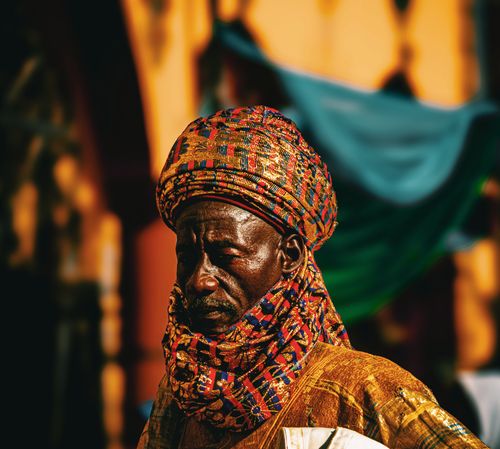 Free Portrait of an elderly man wearing colorful traditional attire in Kaduna, Nigeria. Stock Photo