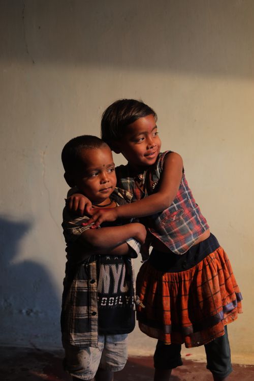 Free Heartwarming image of two children embracing in natural light in Chhattisgarh, India. Stock Photo