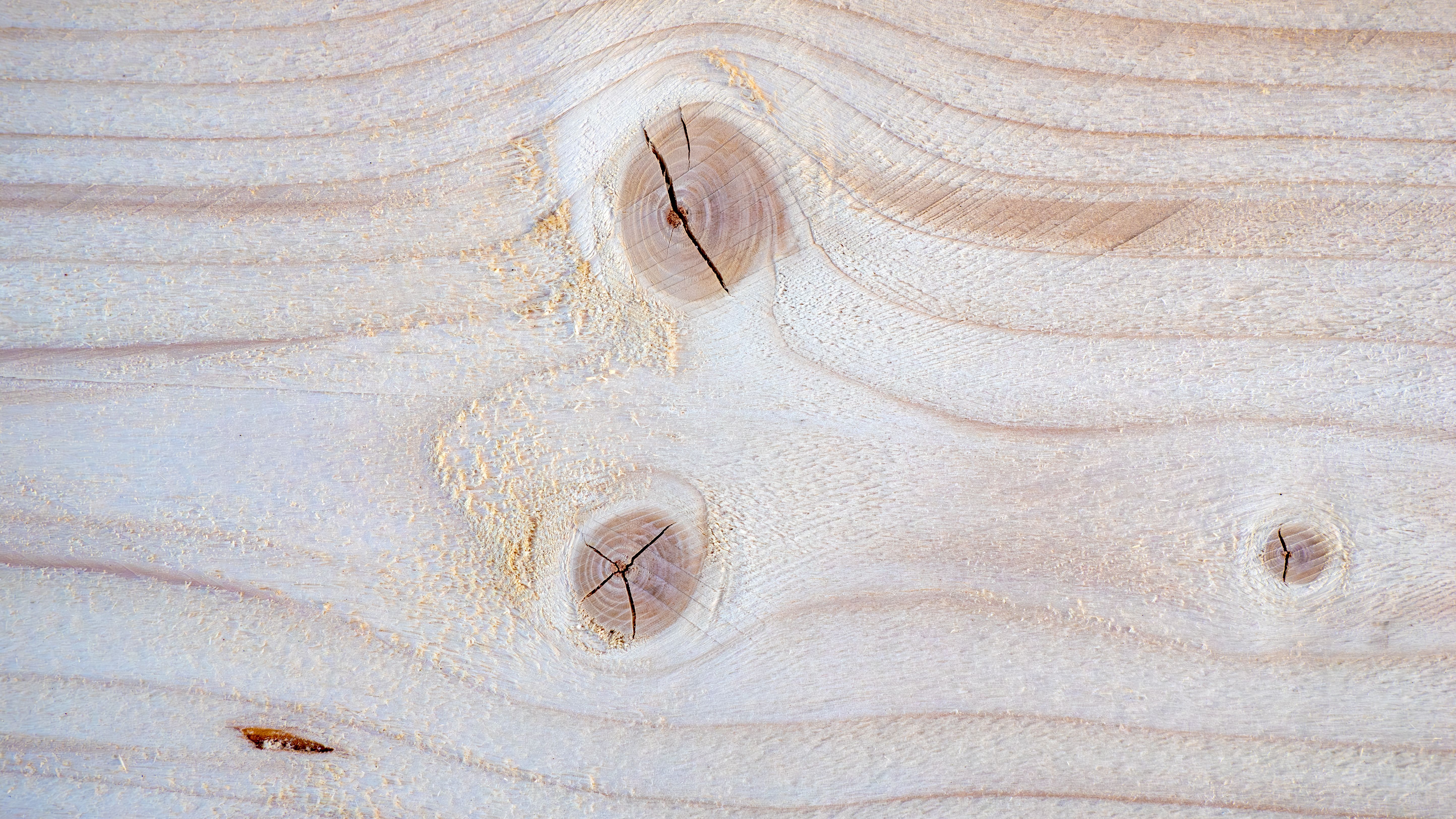 Should I Use Cedar or Redwood for My Outdoor DIY Projects?
