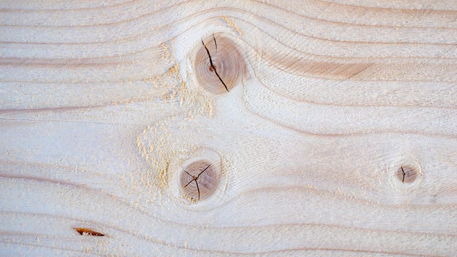 Should I Use Cedar or Redwood for My Outdoor DIY Projects?