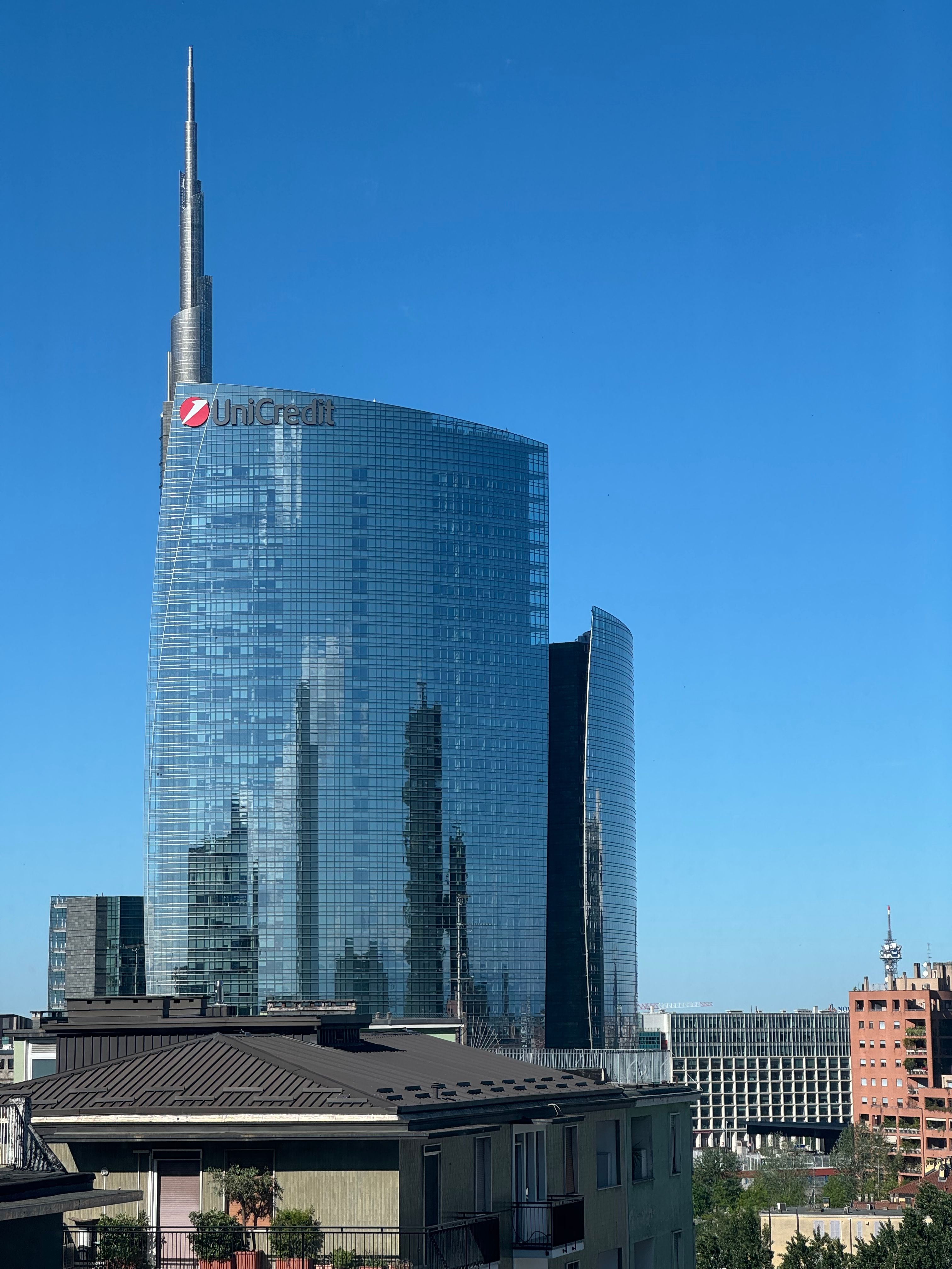 Commerzbank investiga a UniCredit por swaps en OPA de €41.000M
