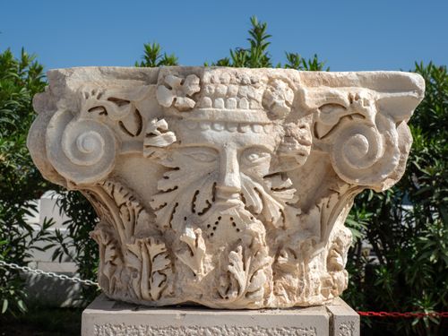 Free Ornate stone carving of classical design in Pamukkale, Türkiye, showcasing intricate historical artistry. Stock Photo
