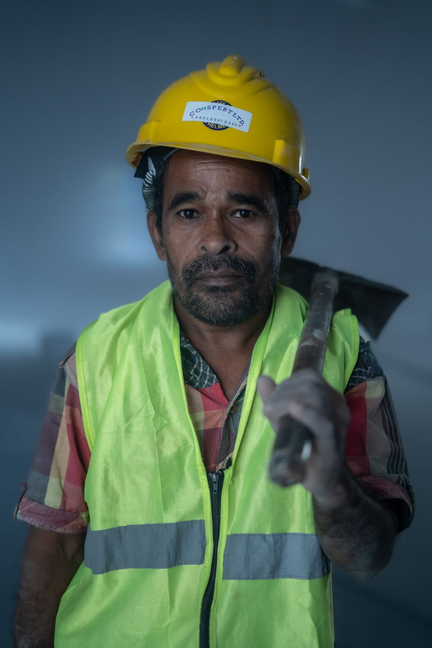High visibility safety vest construction worker UK