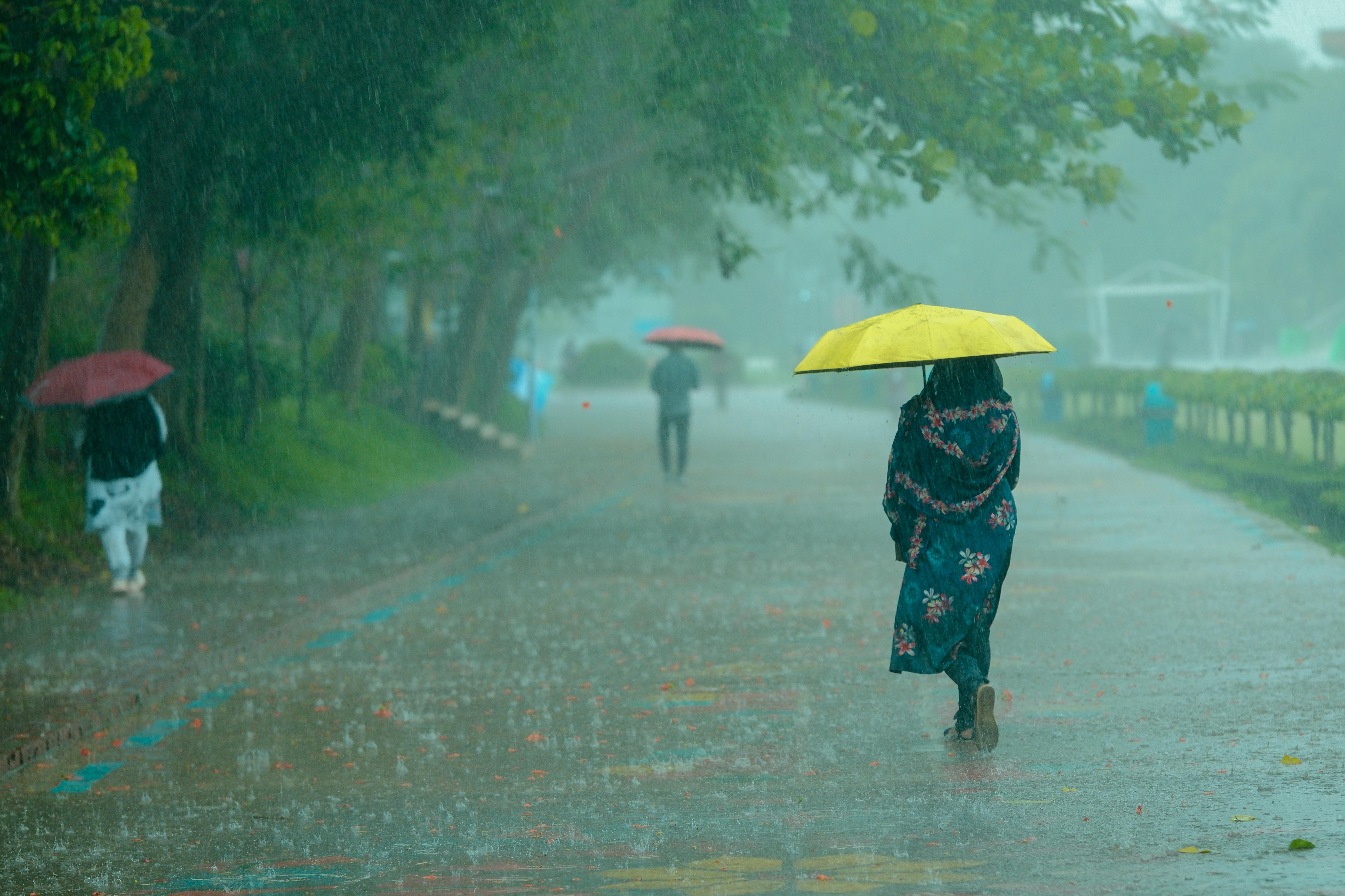Delhi experiences rain and thunderstorms bringing relief from heat