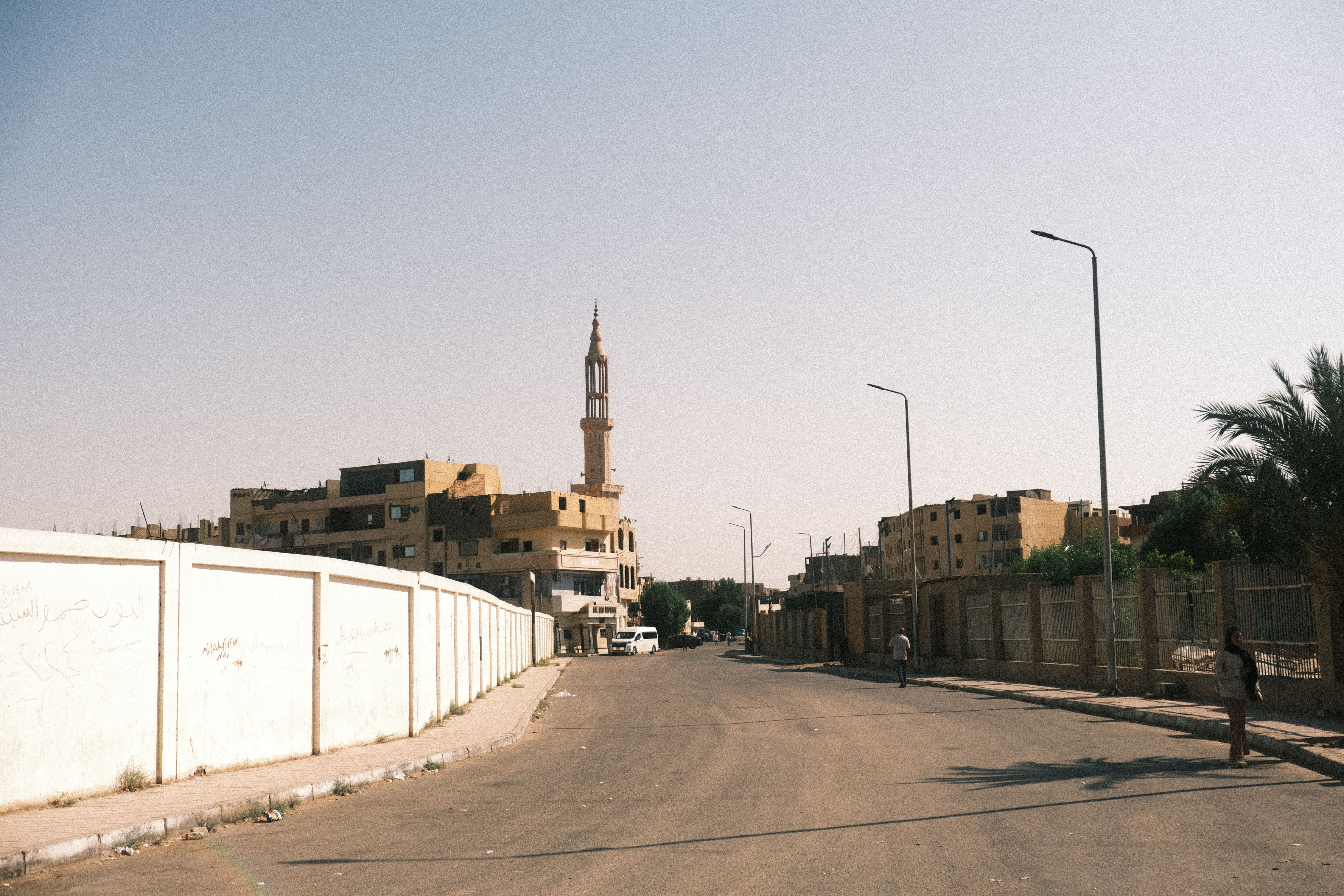 Ruhige Wohnstraße im Vorort Al-Awameyah nördlich von Karnak Luxor