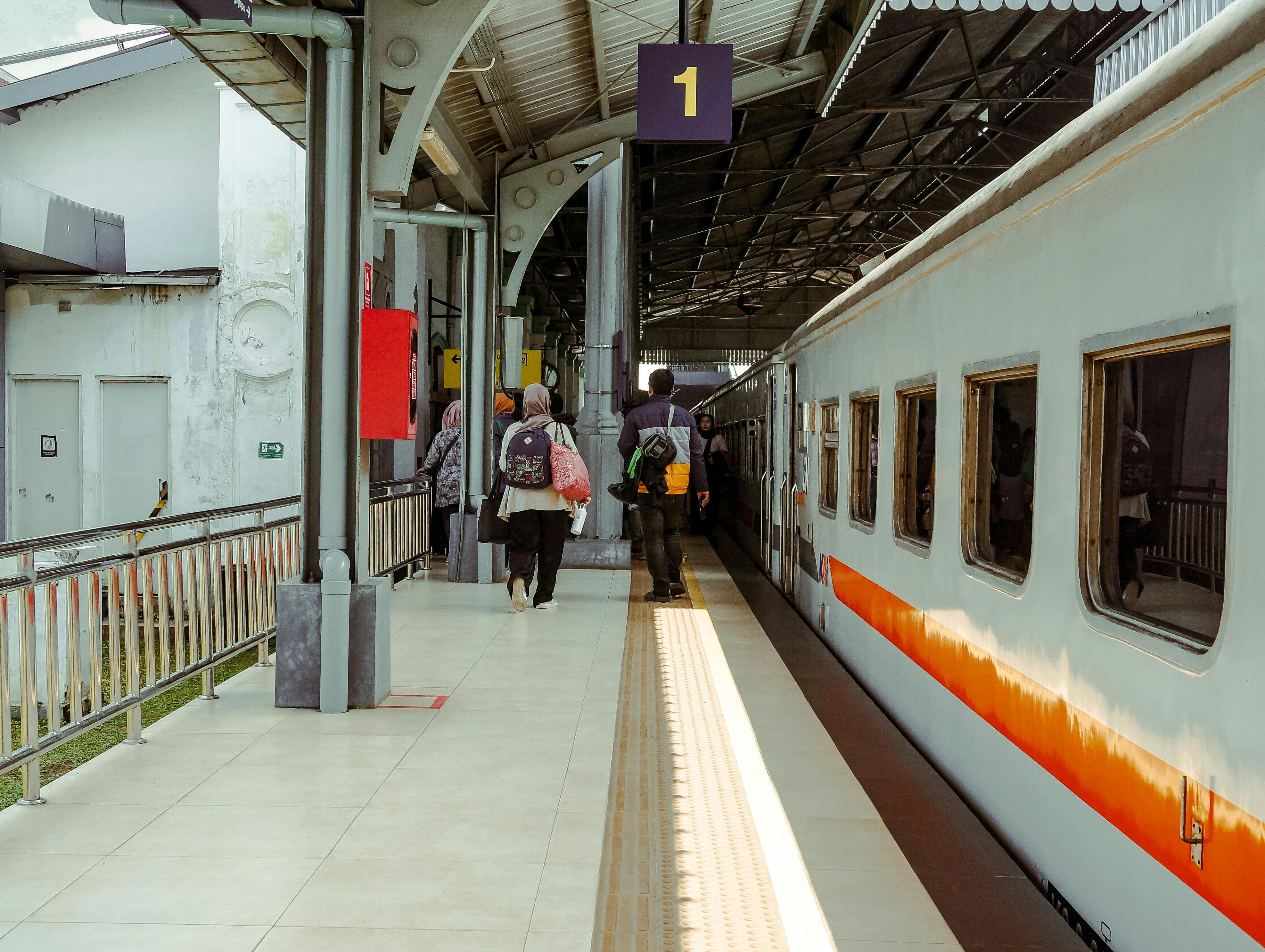 best general travel card — Photo by Firman Marek_Brew on Pexels